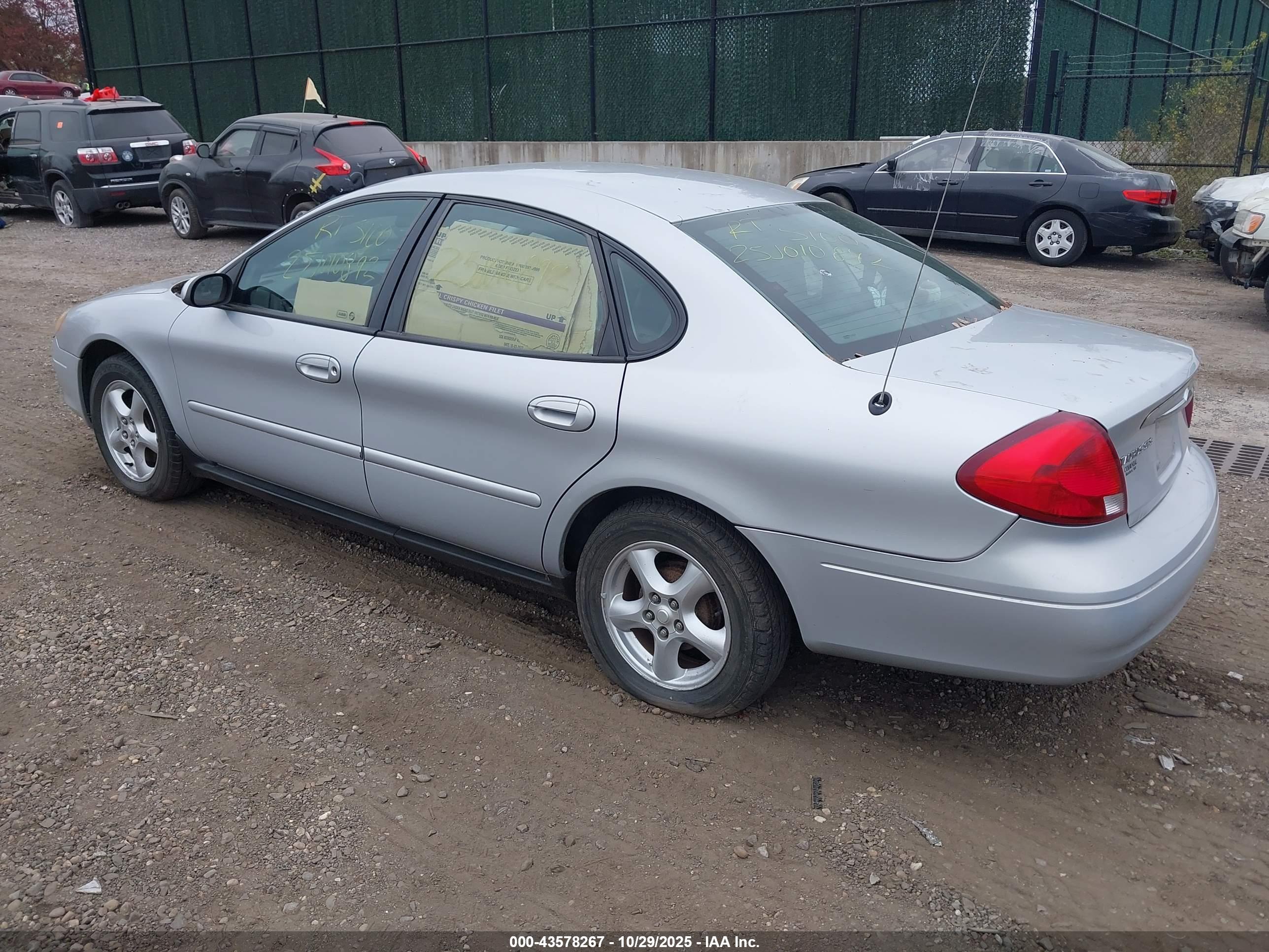 FORD TAURUS image 3