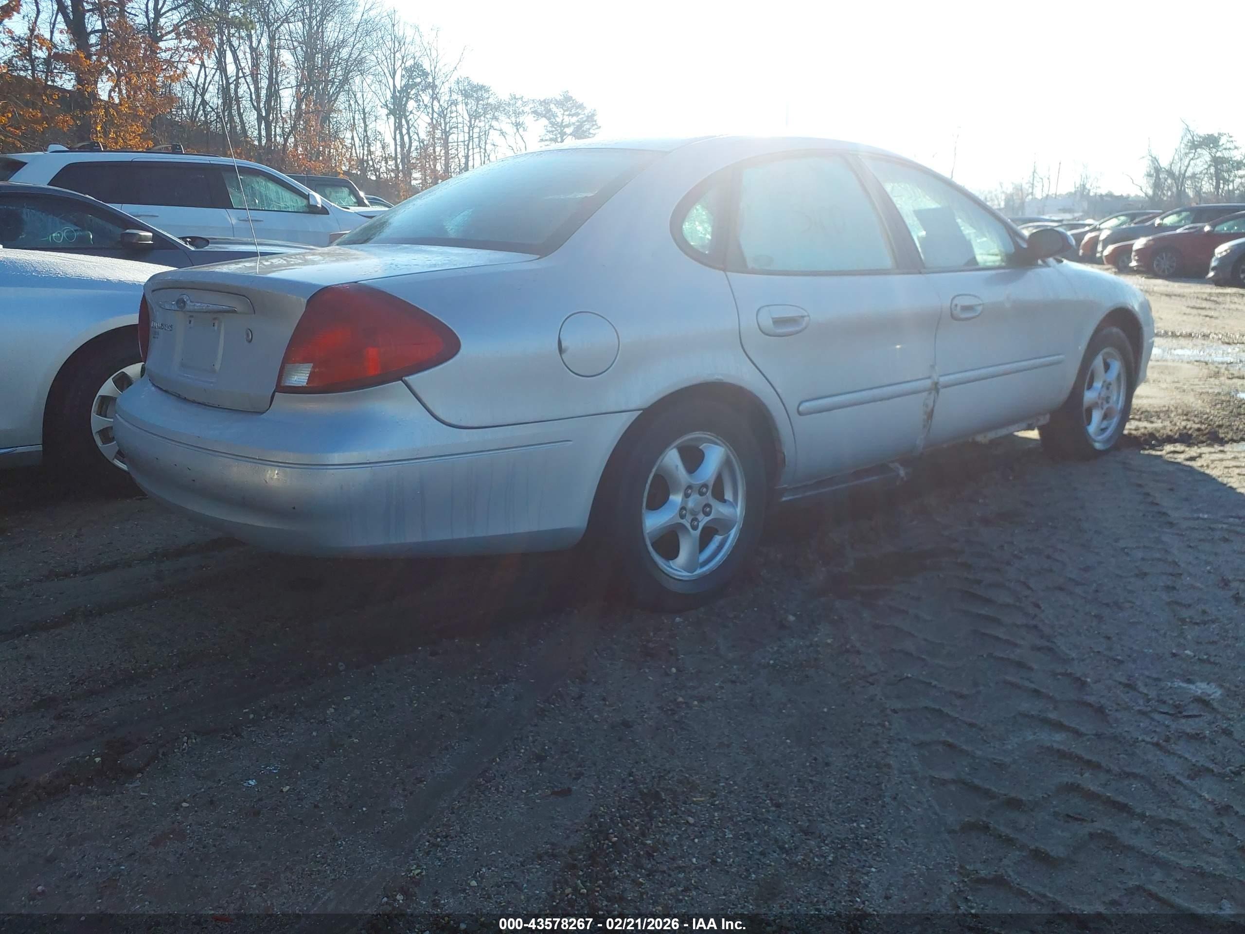 FORD TAURUS image 4