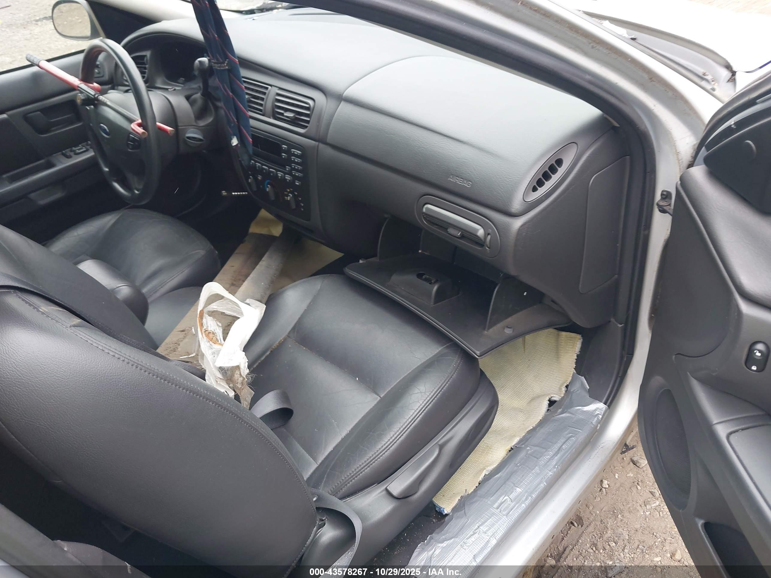 FORD TAURUS image 5