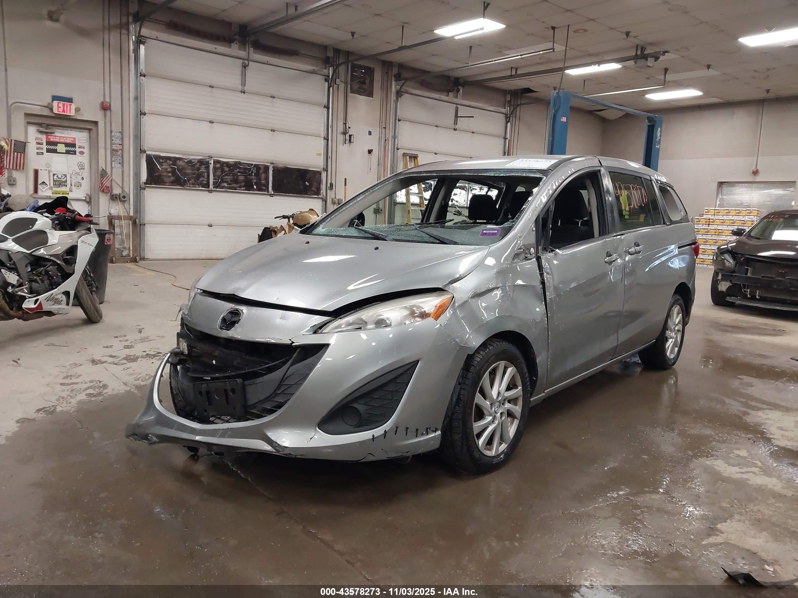 MAZDA MAZDA5 image 2