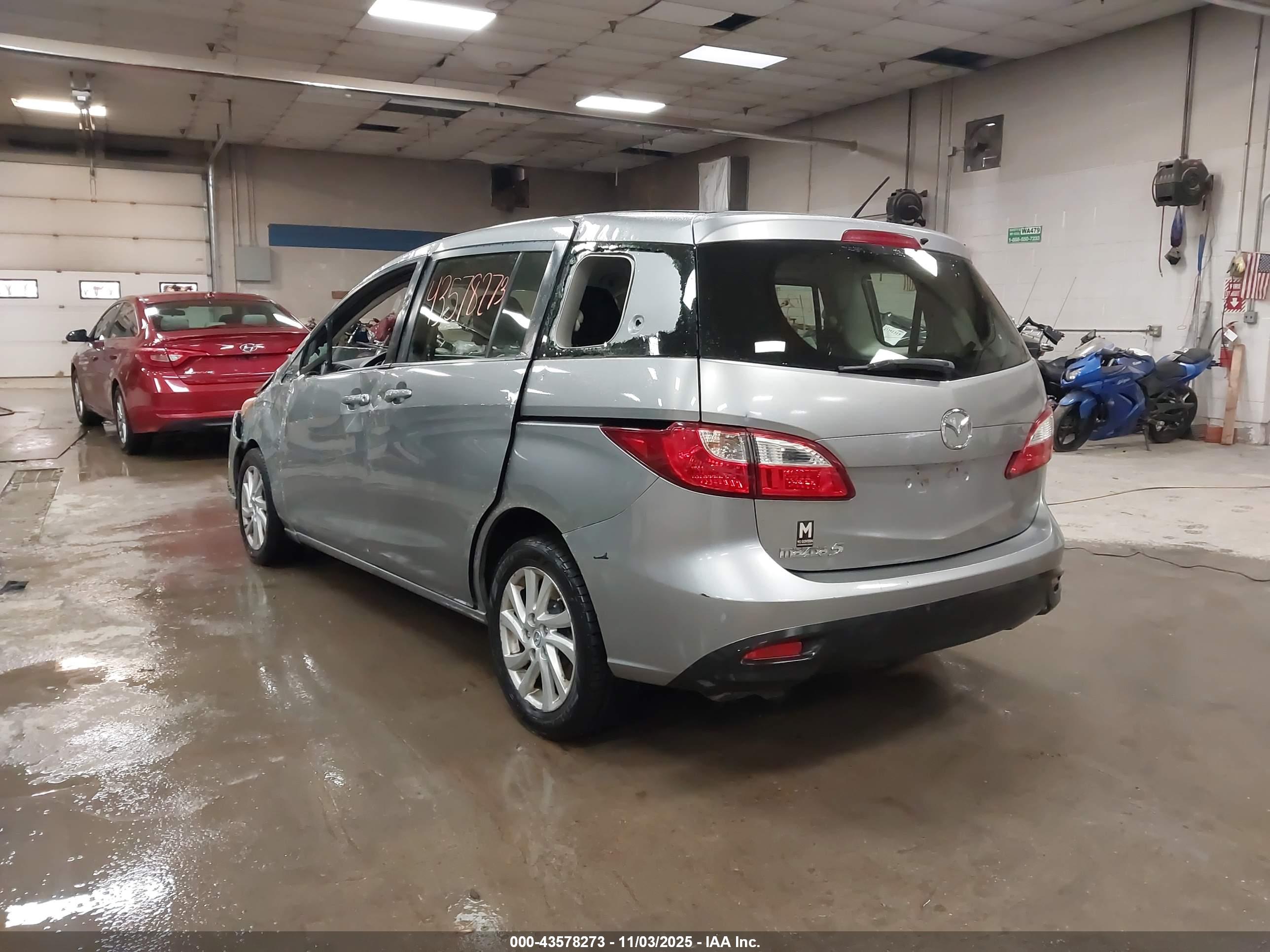 MAZDA MAZDA5 image 3