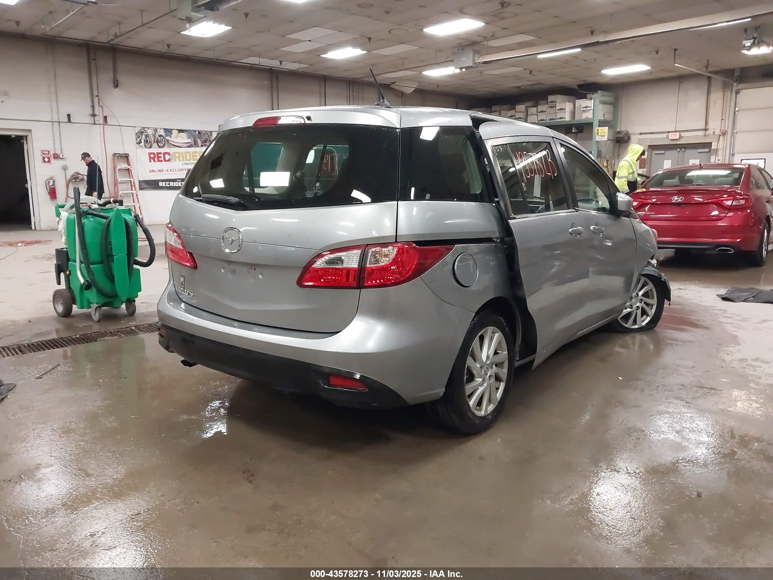 MAZDA MAZDA5 image 4