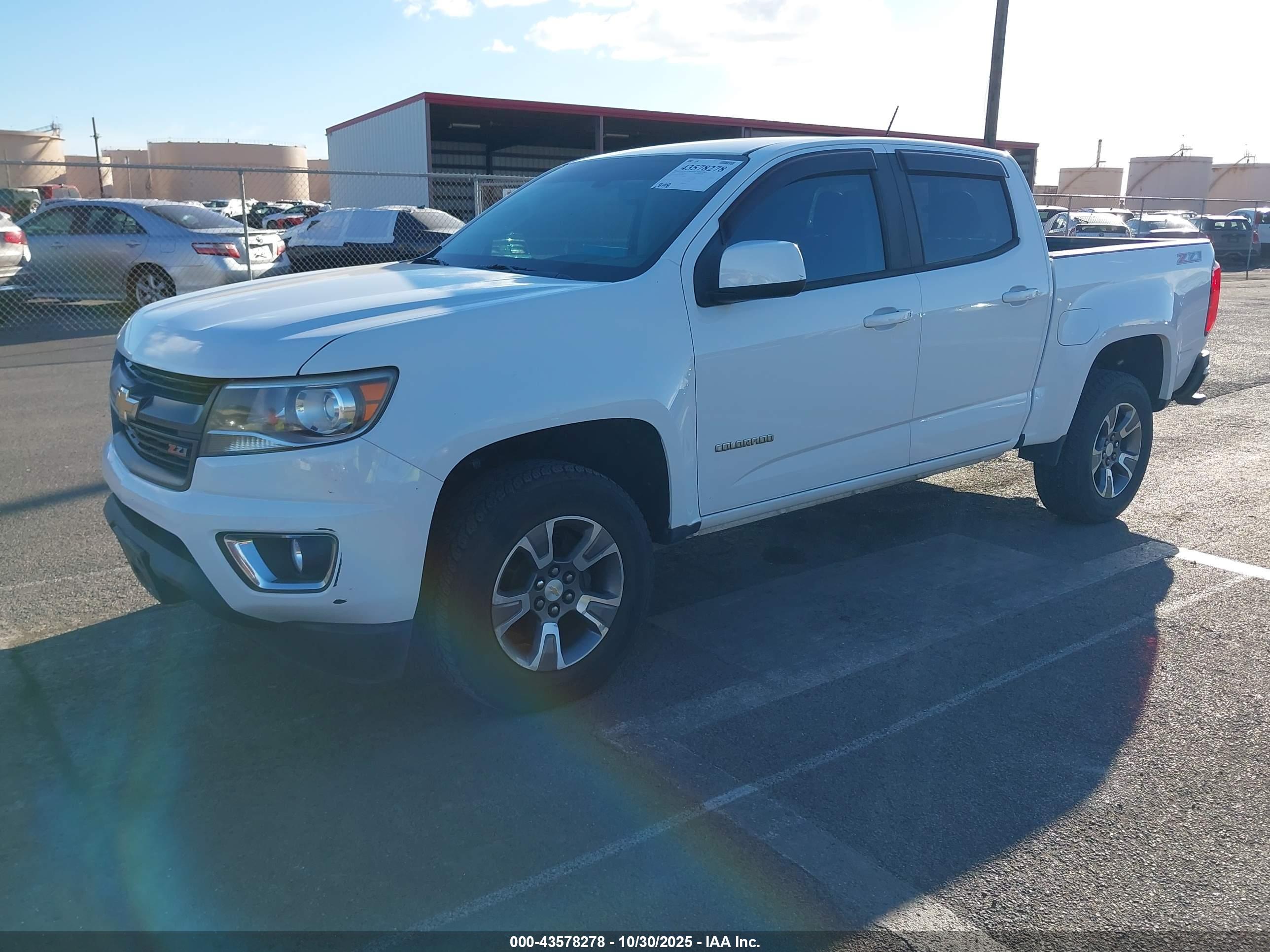 CHEVROLET COLORADO image 2
