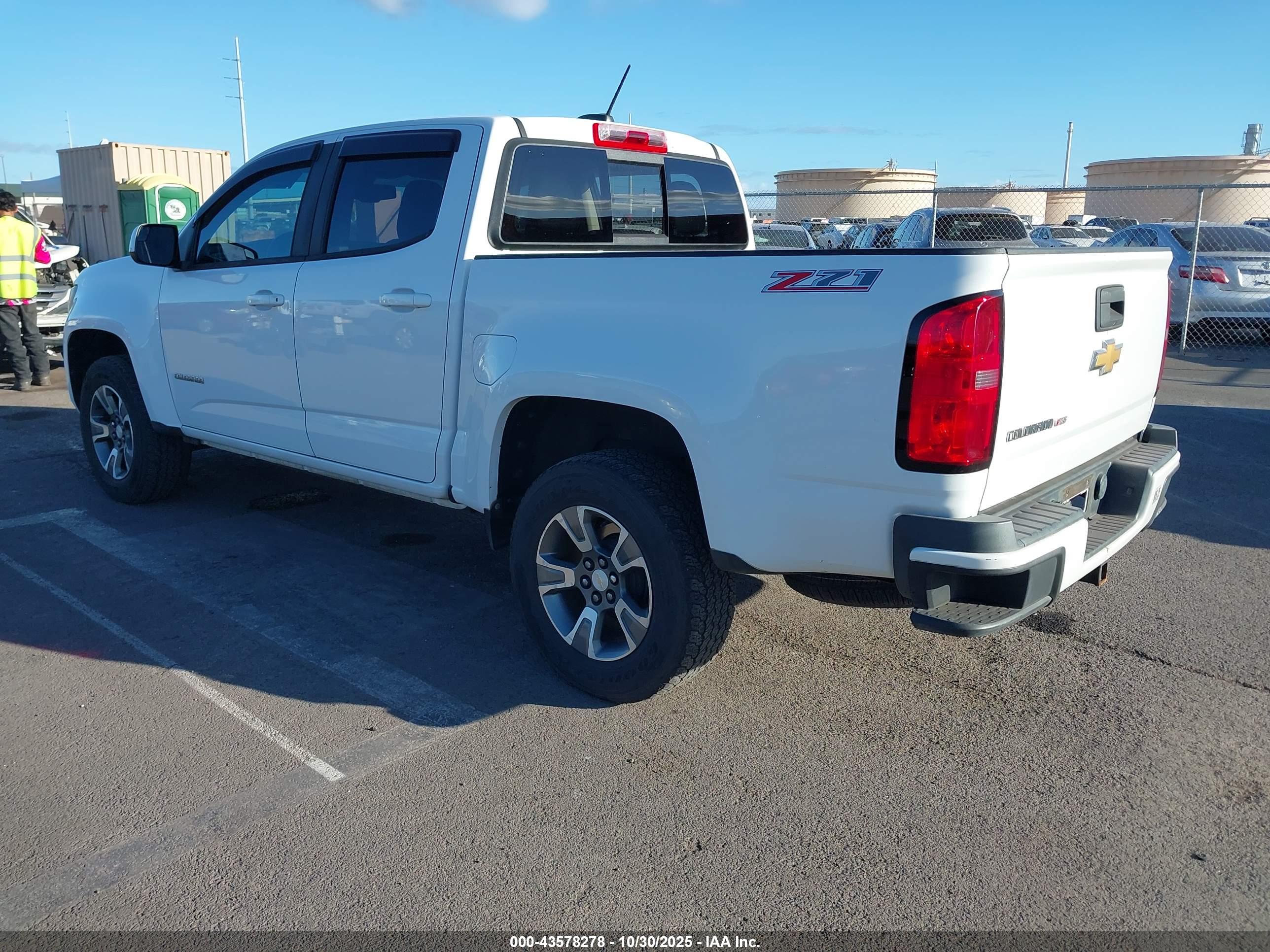 CHEVROLET COLORADO image 3
