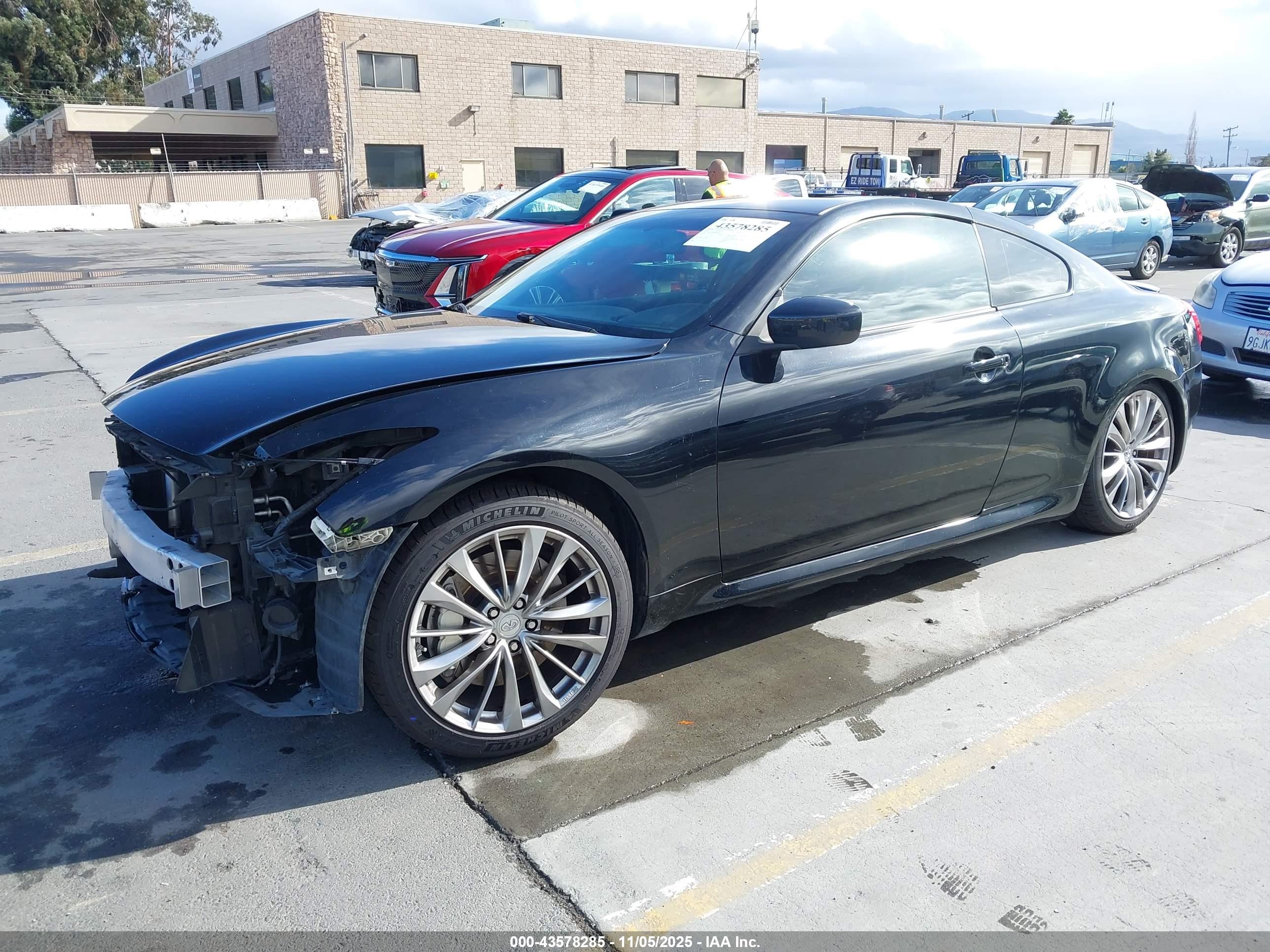 INFINITI G37 image 2