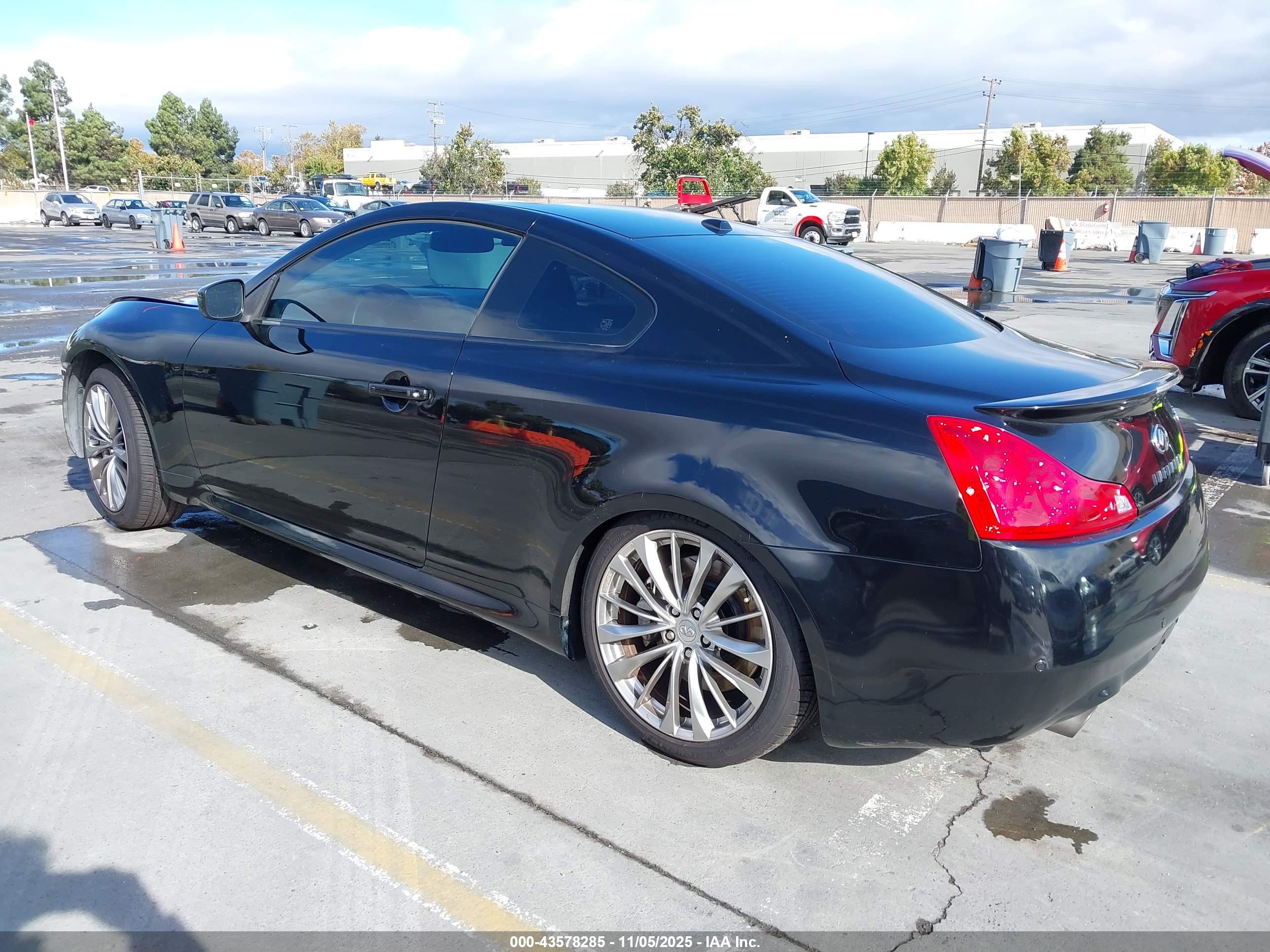 INFINITI G37 image 3