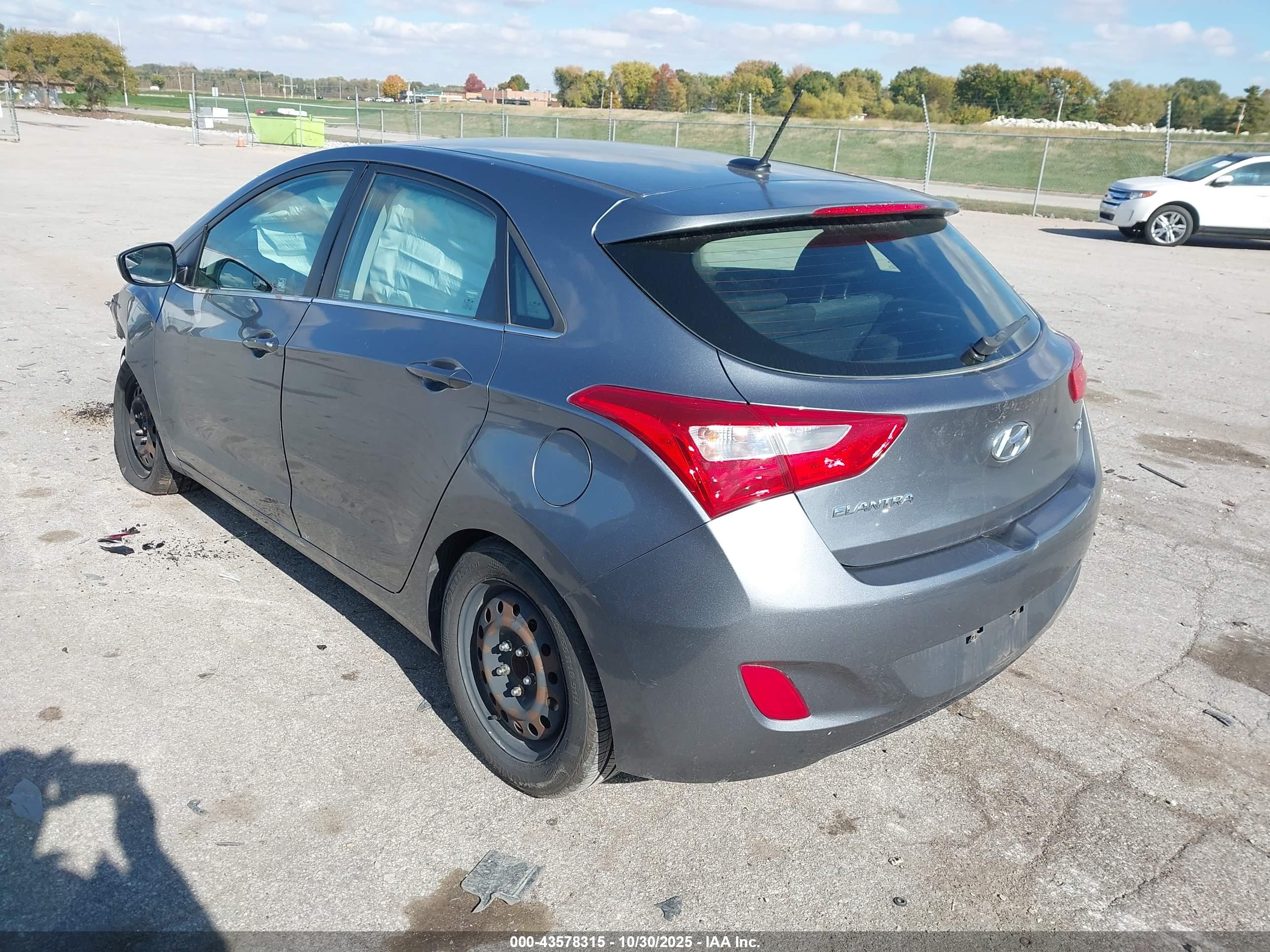 HYUNDAI ELANTRA image 3