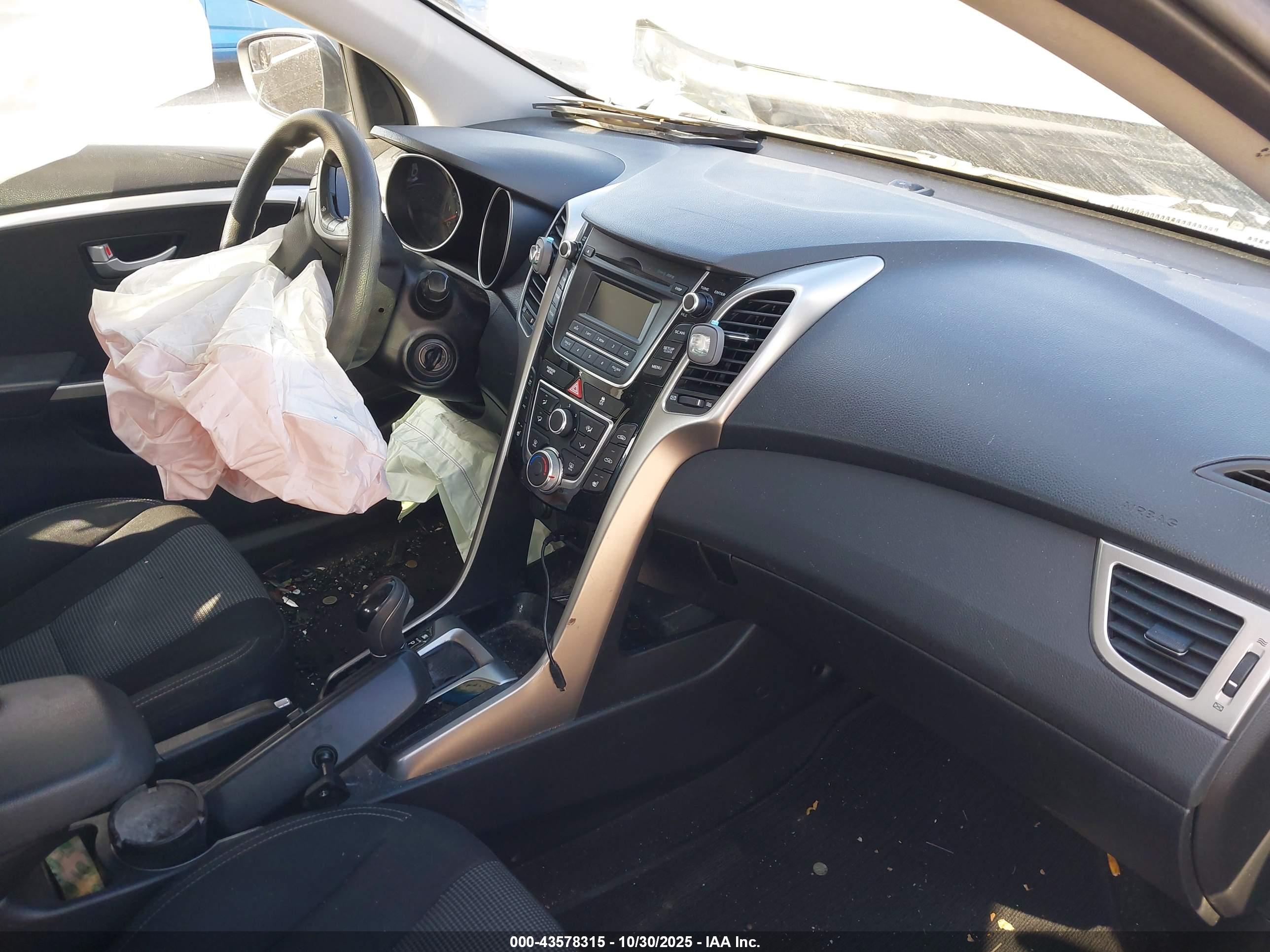 HYUNDAI ELANTRA image 5