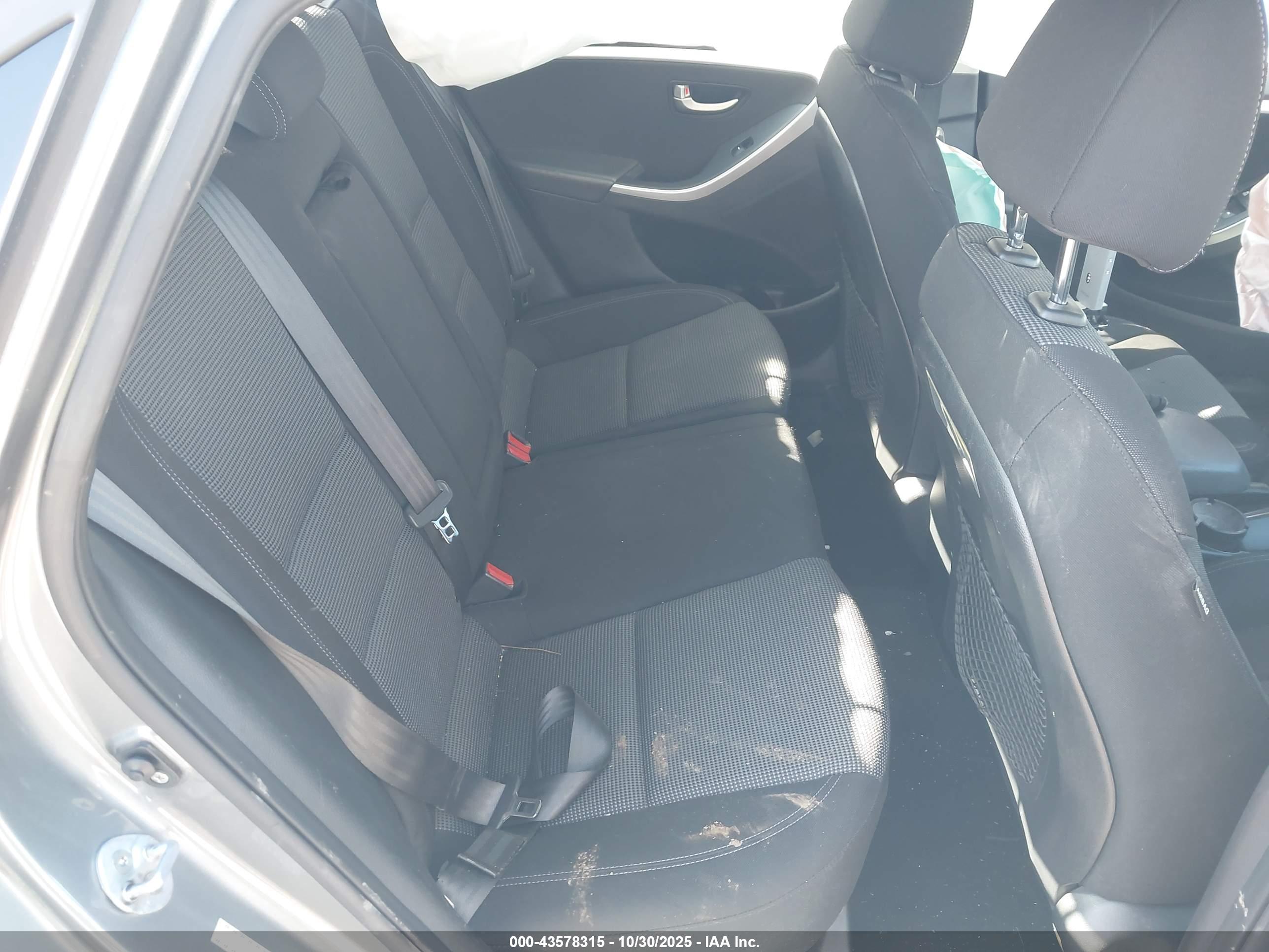 HYUNDAI ELANTRA image 8