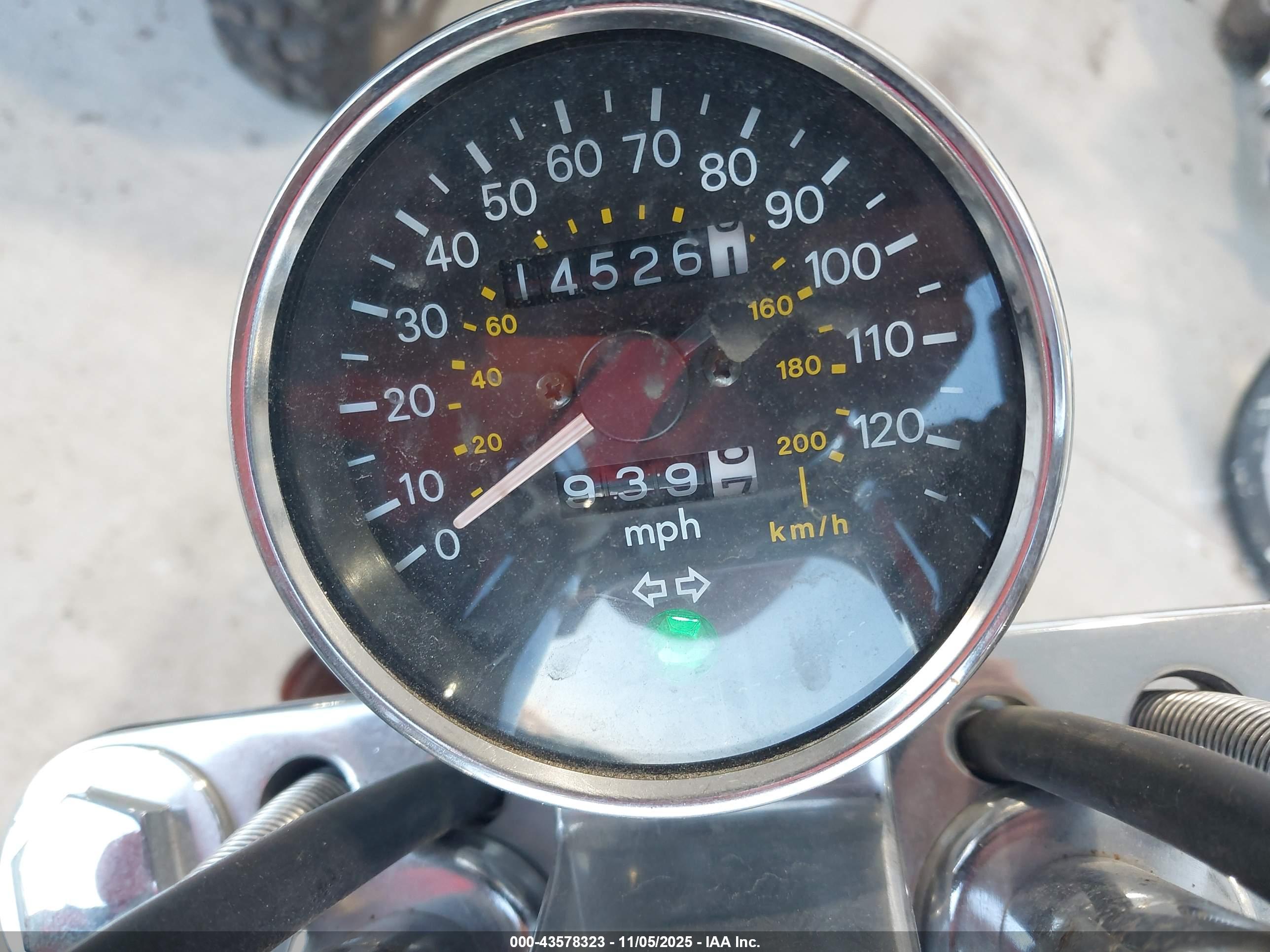 SUZUKI VS800 image 7