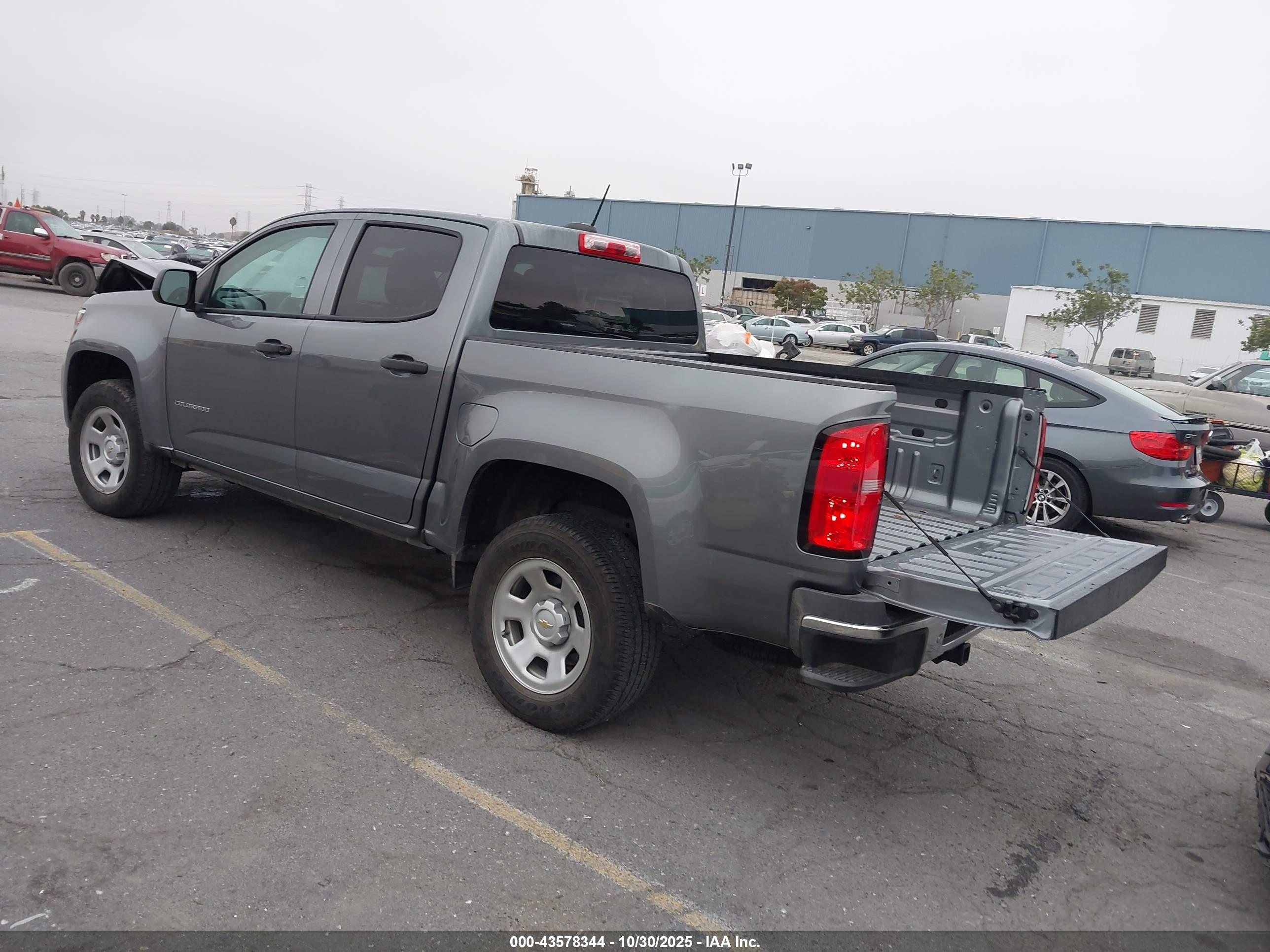 CHEVROLET COLORADO image 3