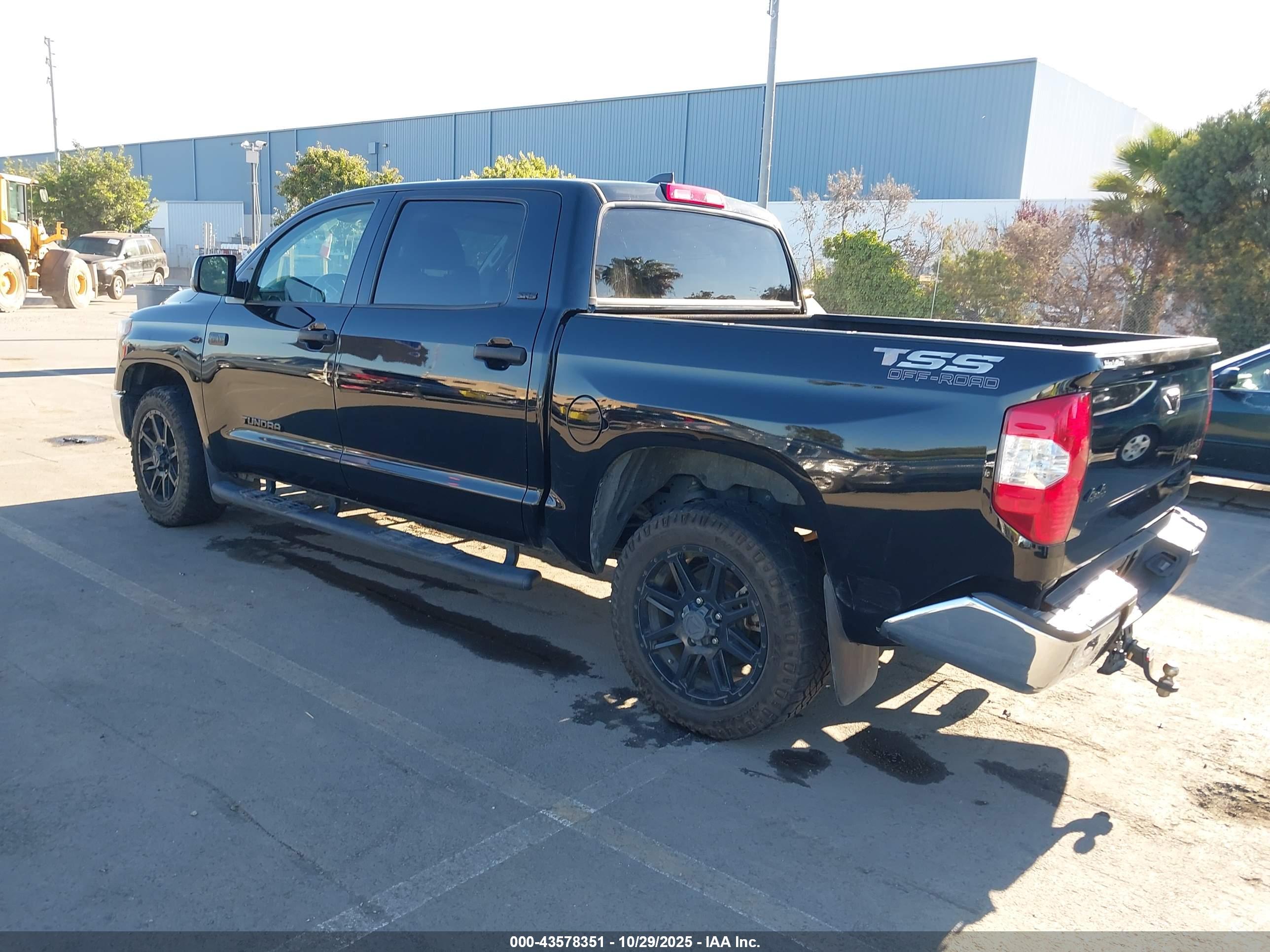 TOYOTA TUNDRA image 3