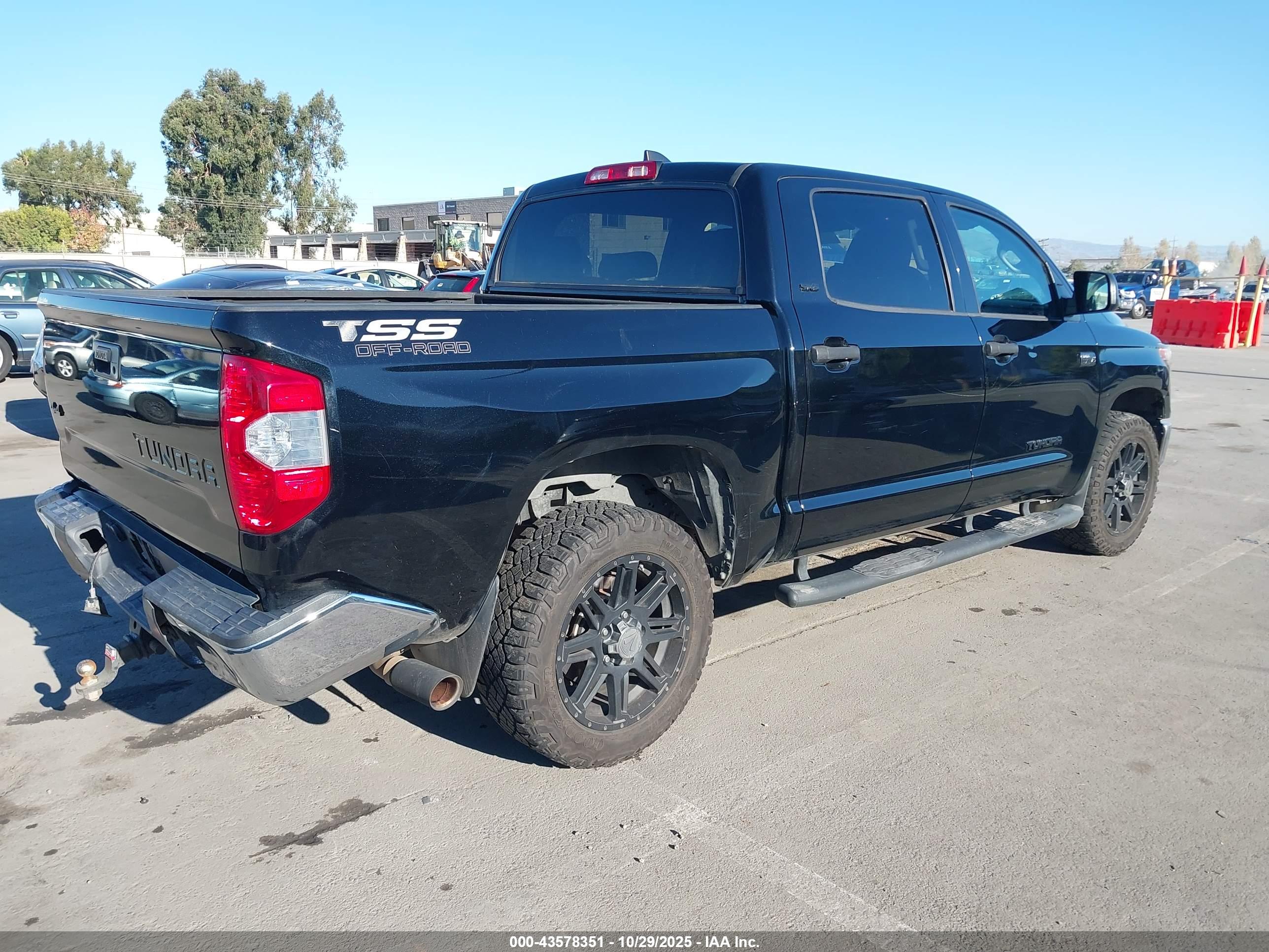 TOYOTA TUNDRA image 4
