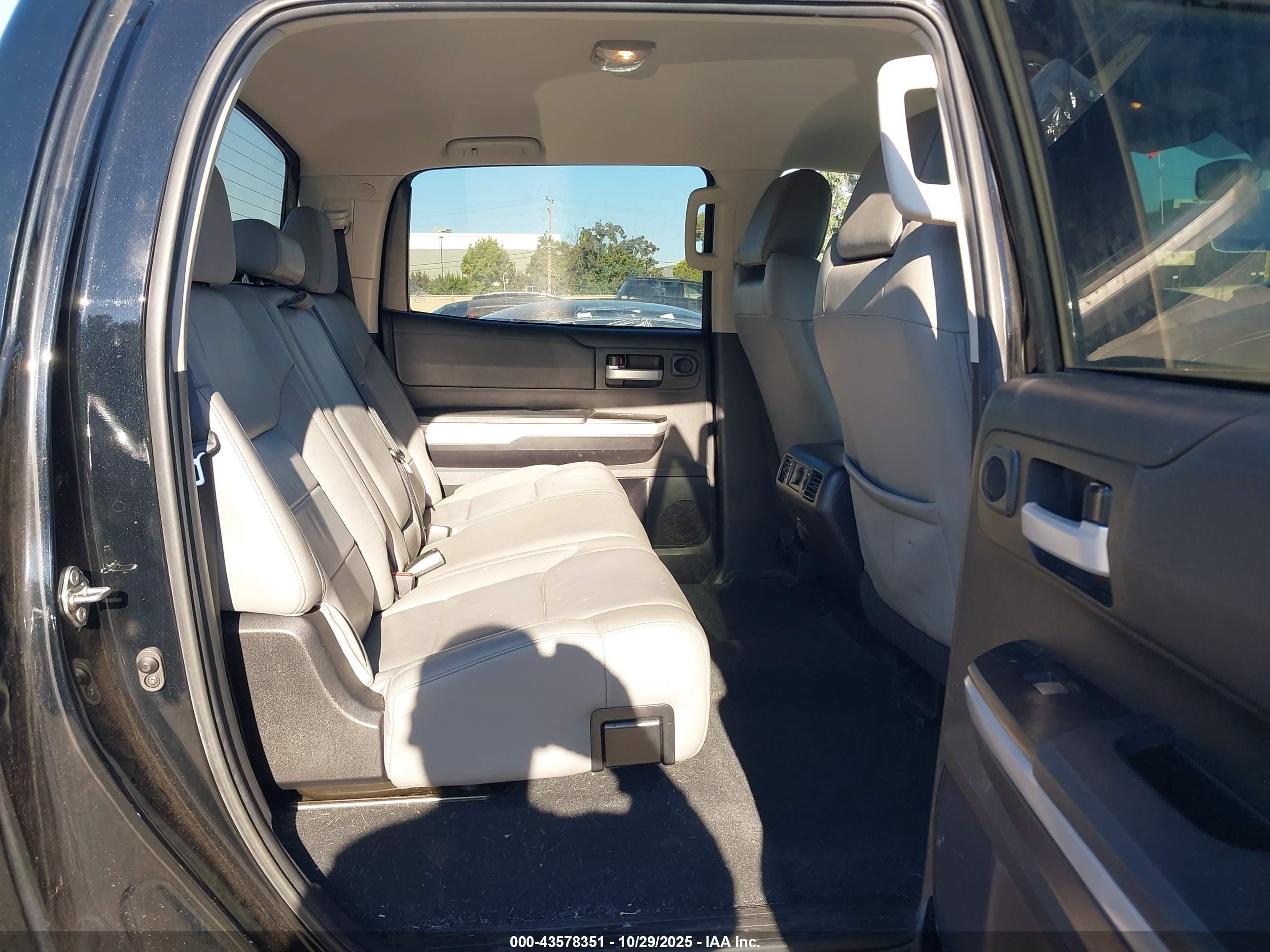 TOYOTA TUNDRA image 8