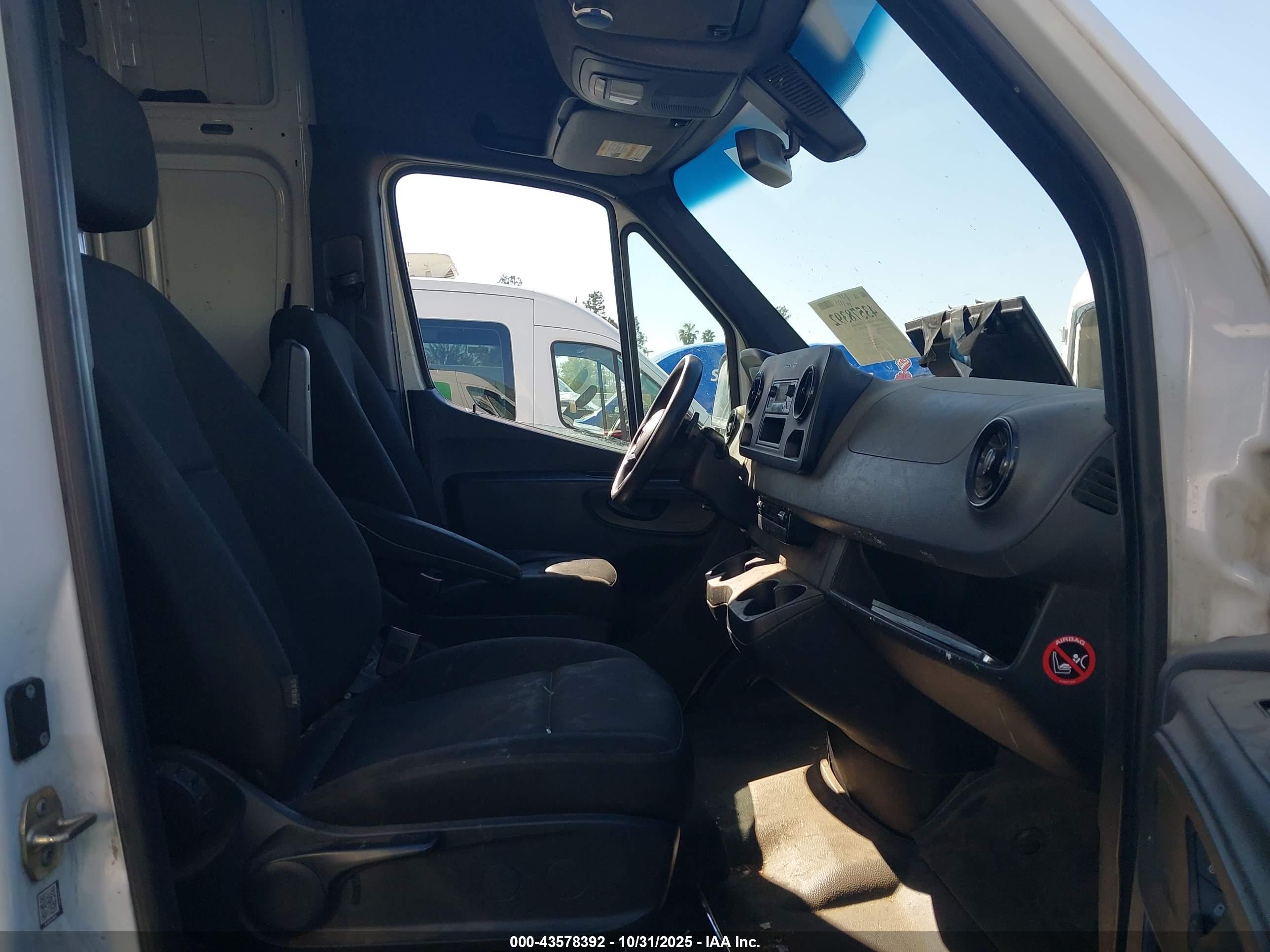 MERCEDES-BENZ SPRINTER image 5