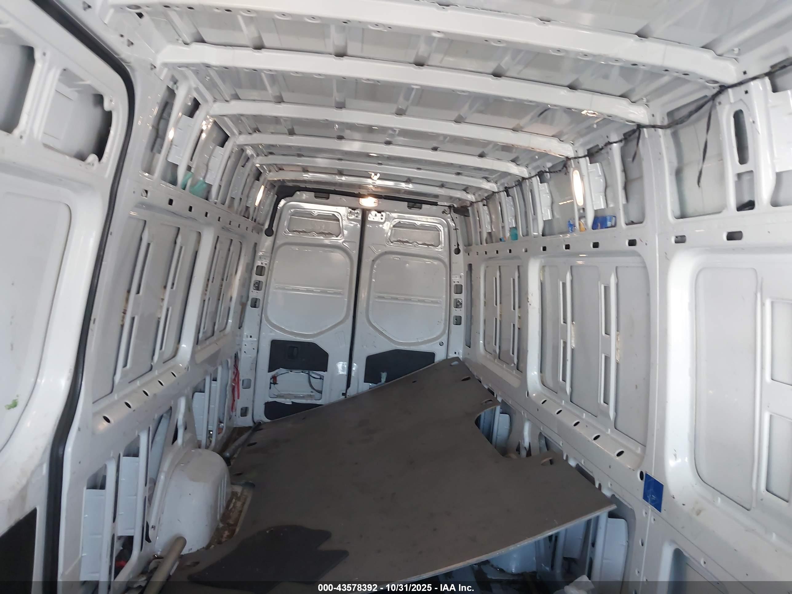 MERCEDES-BENZ SPRINTER image 8