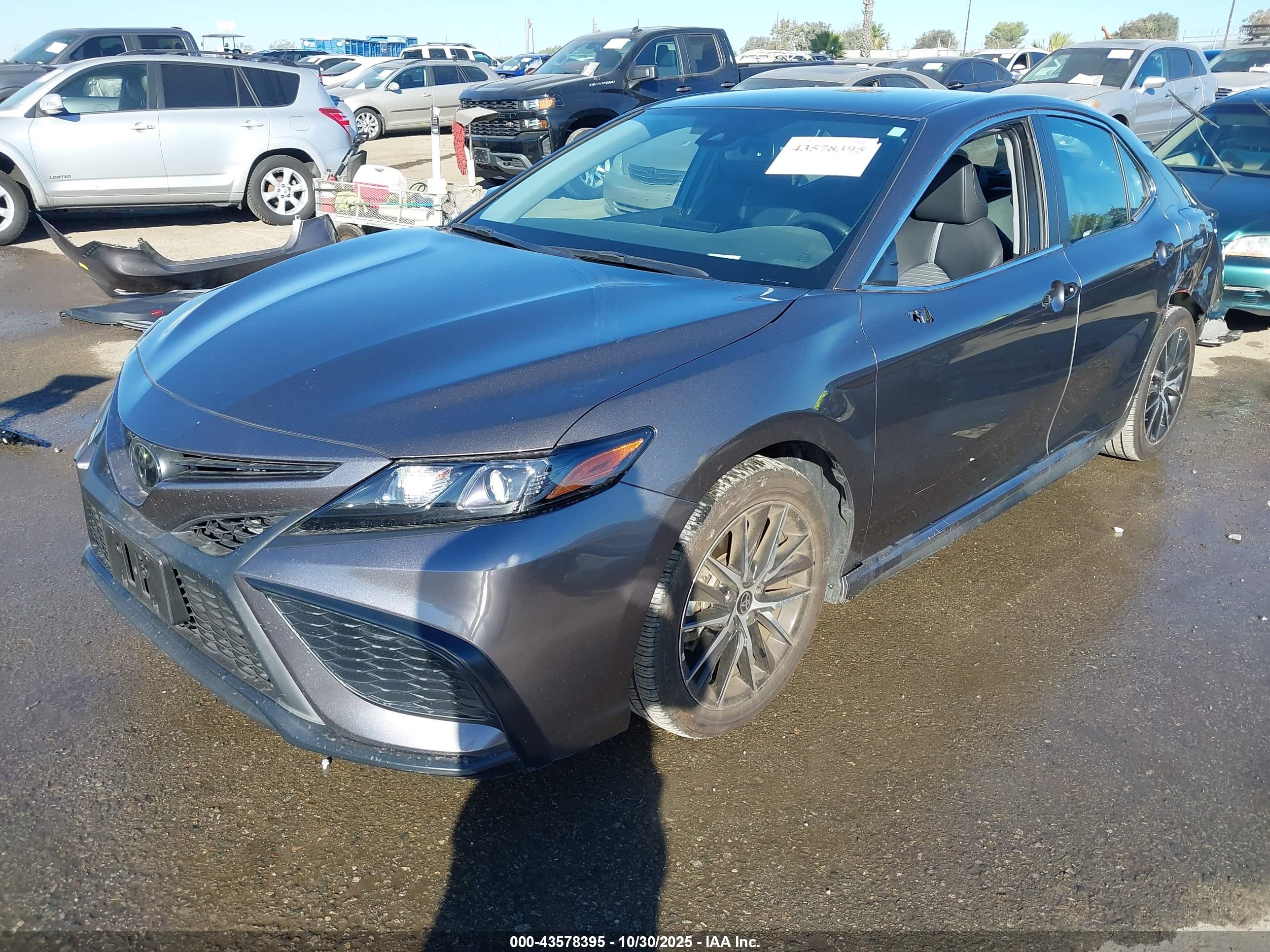 TOYOTA CAMRY image 2