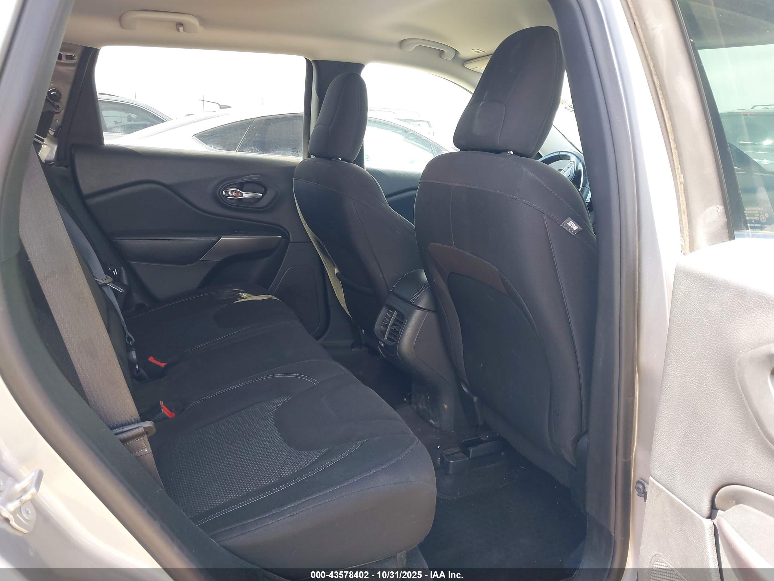 JEEP CHEROKEE image 8