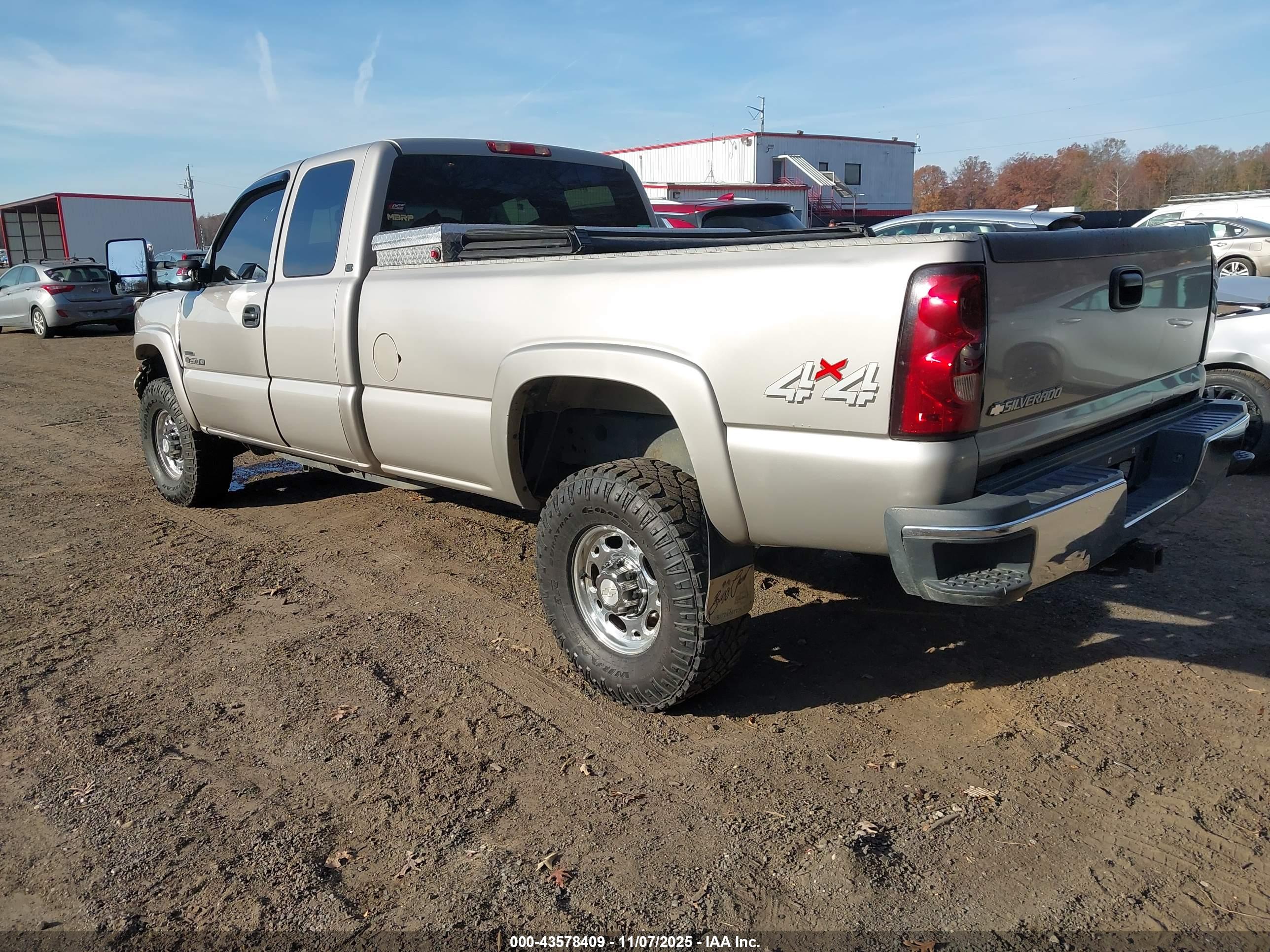 CHEVROLET SILVERADO image 3