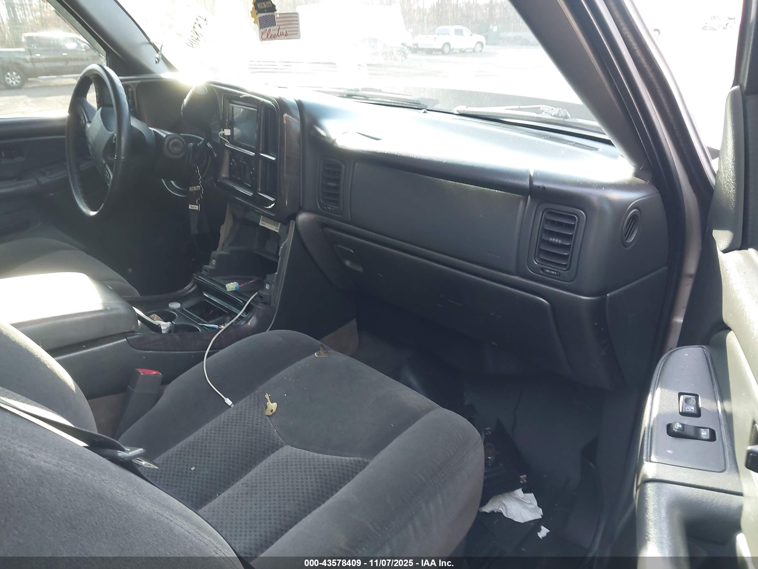 CHEVROLET SILVERADO image 5
