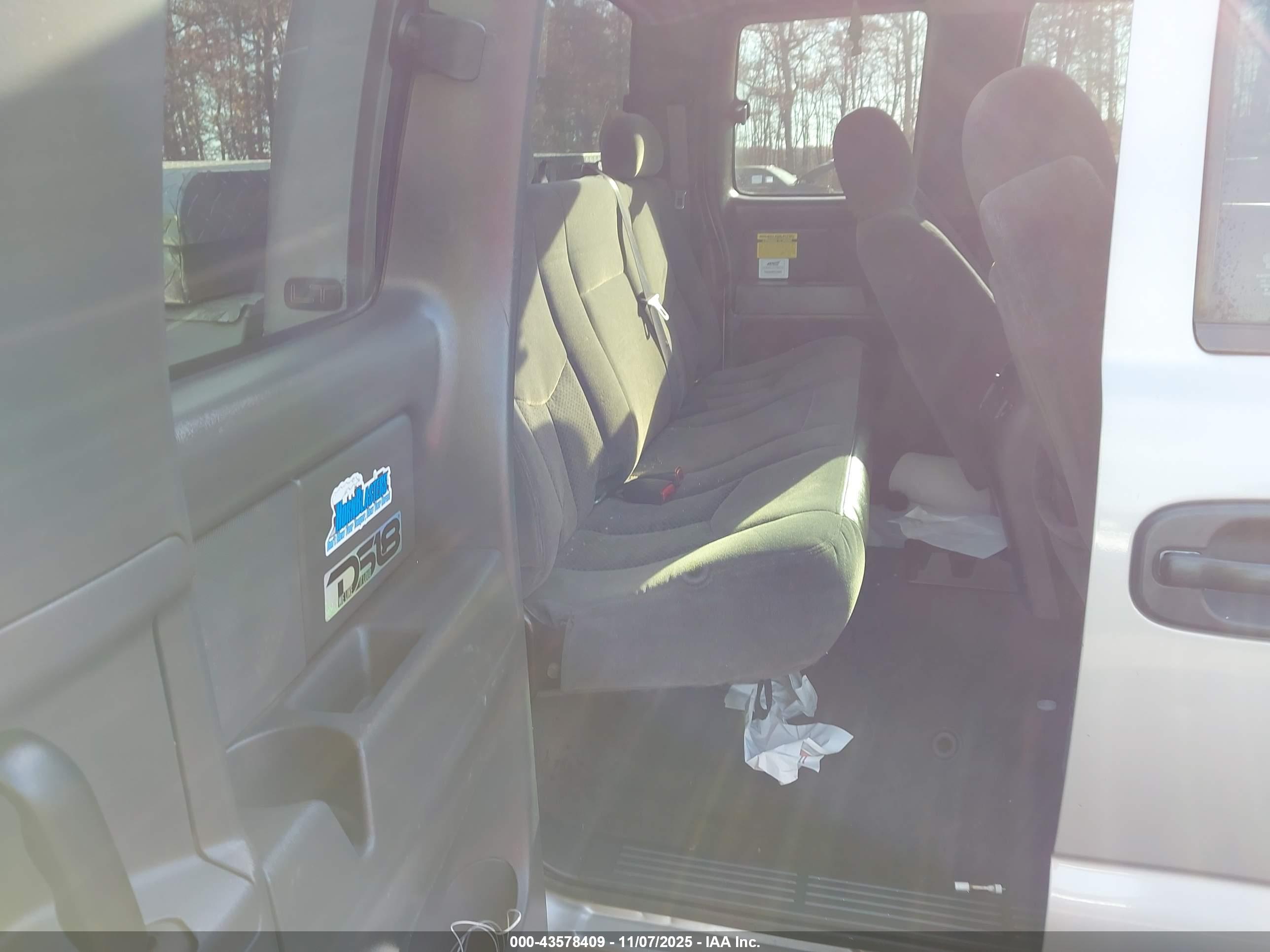 CHEVROLET SILVERADO image 8