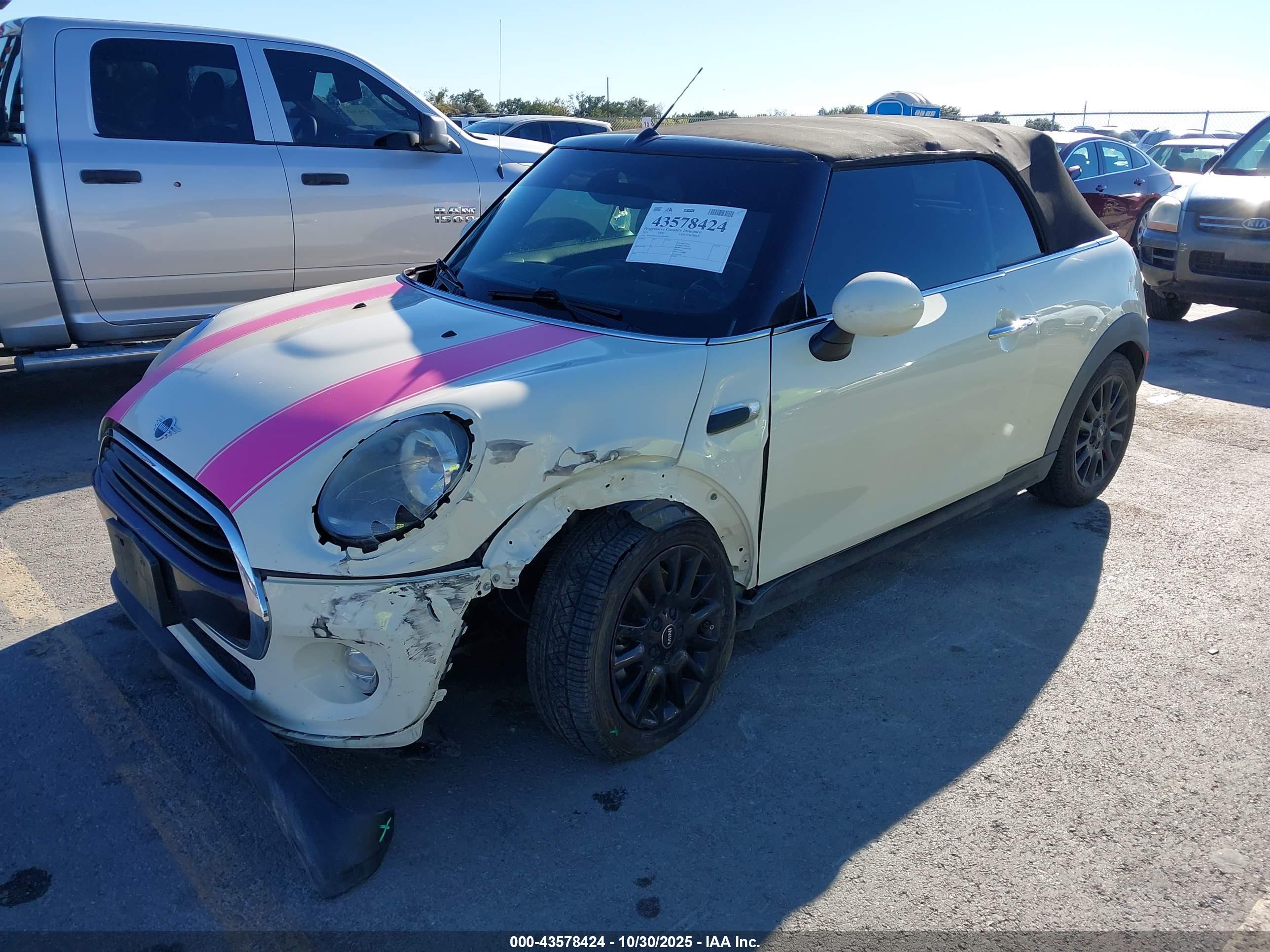 MINI CONVERTIBLE image 2
