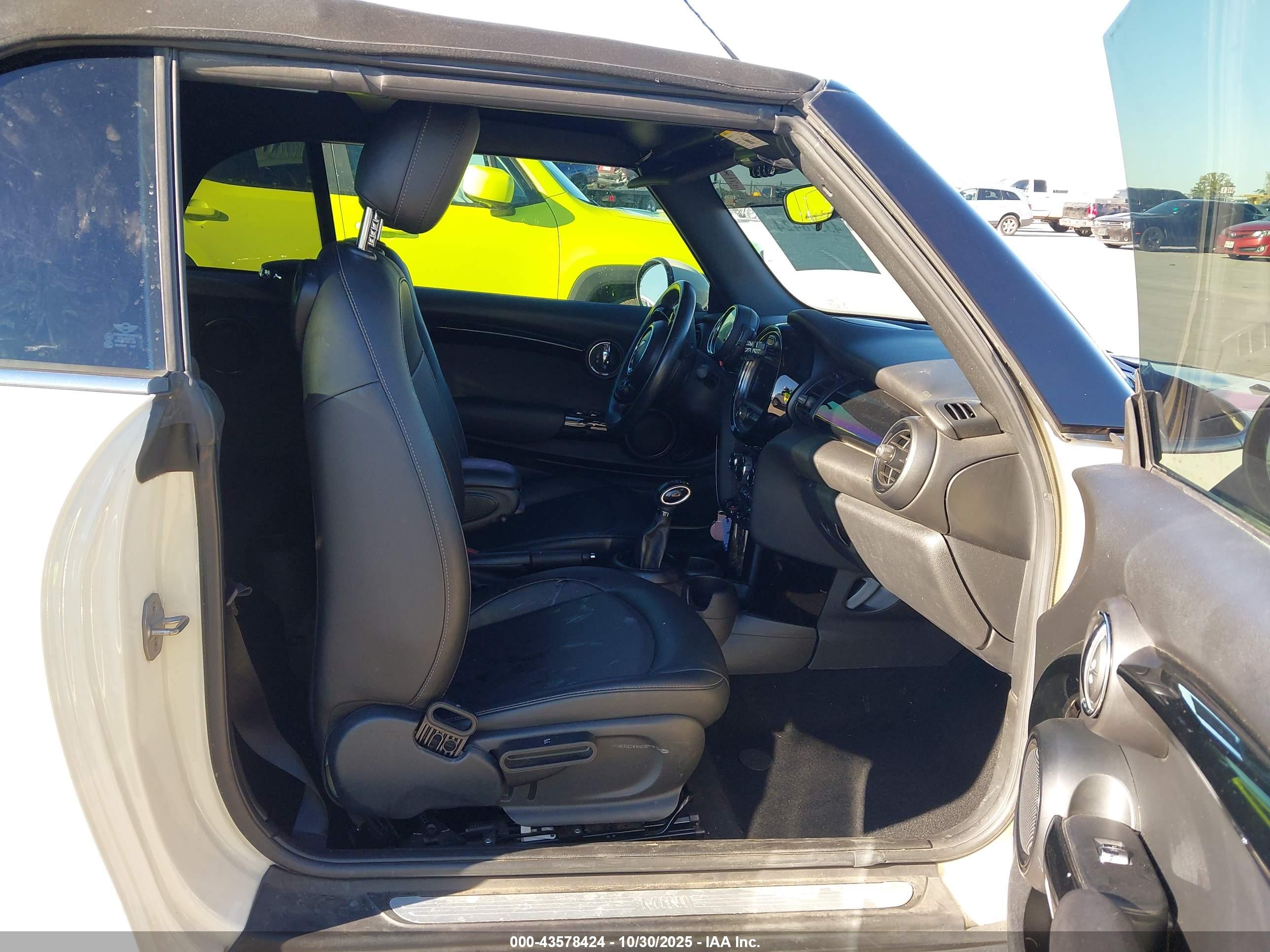 MINI CONVERTIBLE image 5