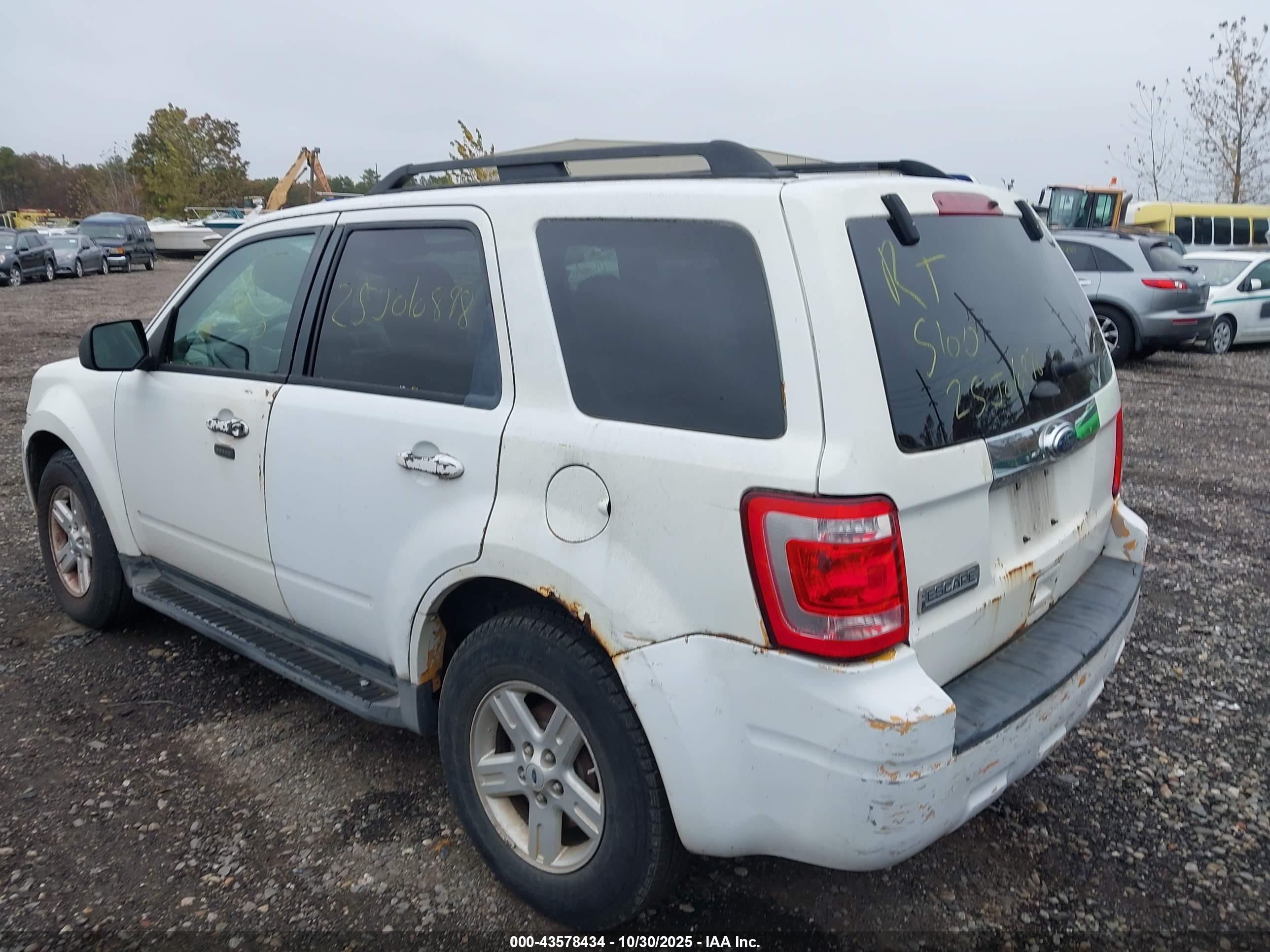 FORD ESCAPE image 3
