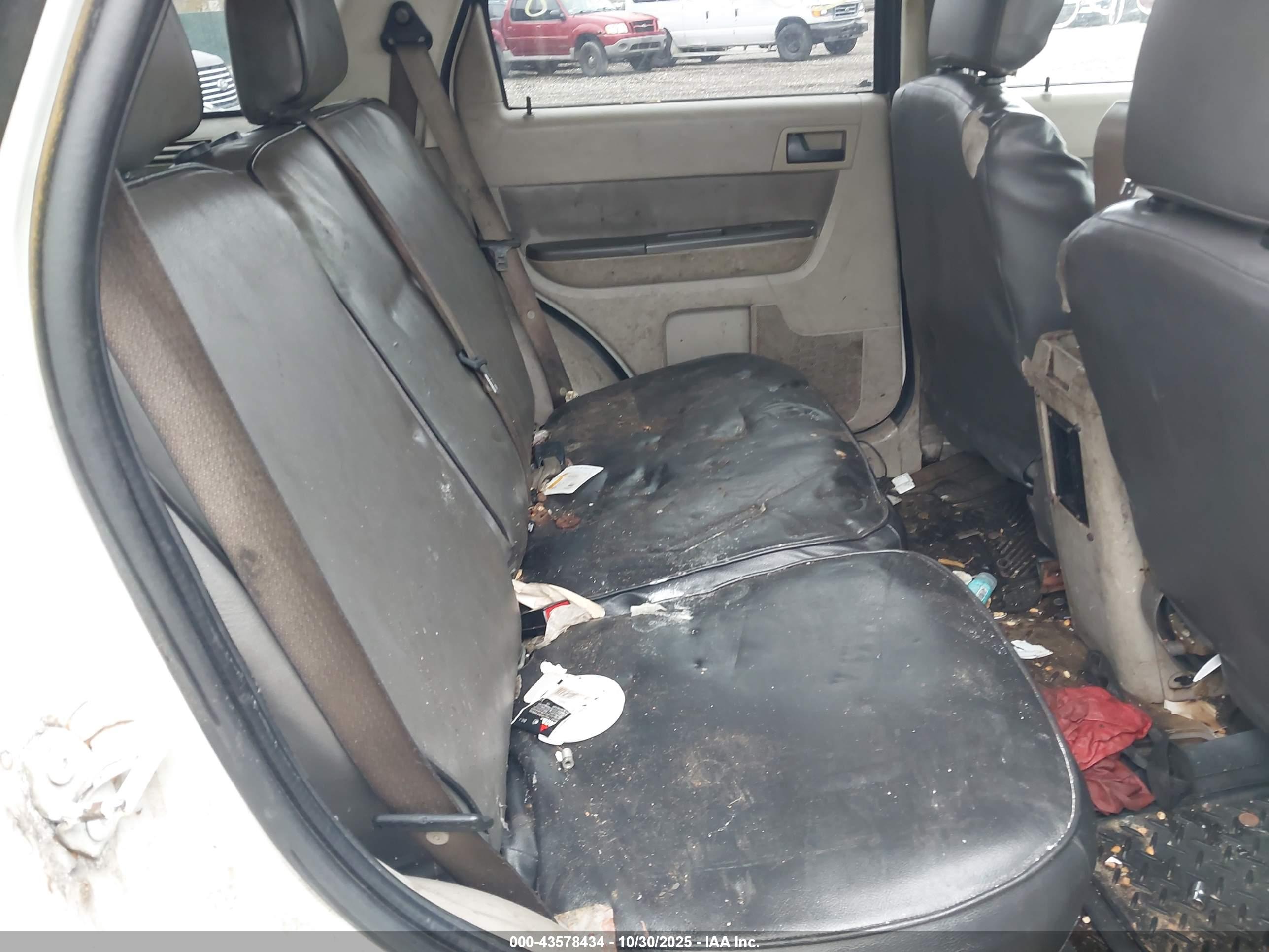 FORD ESCAPE image 8