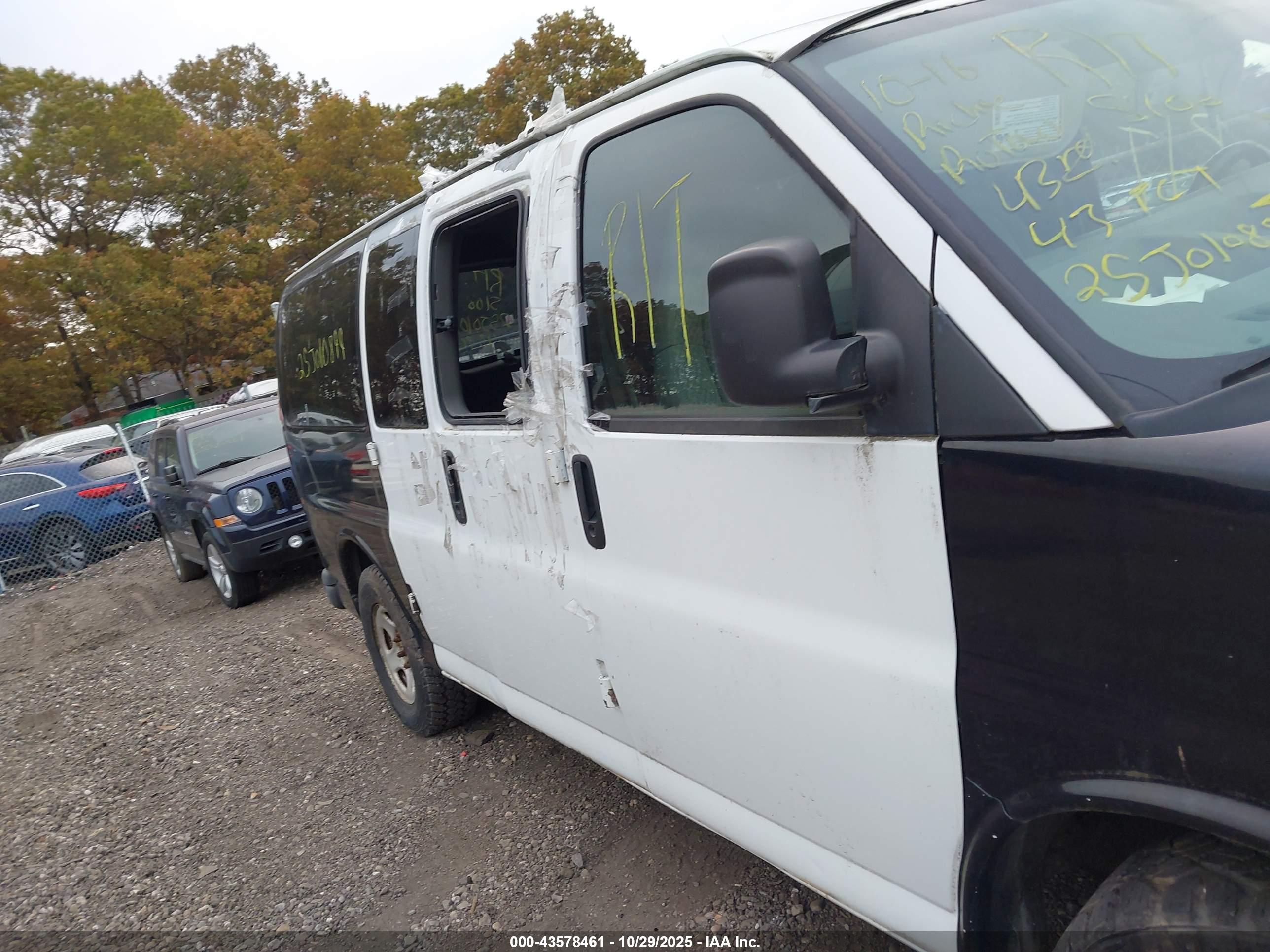 CHEVROLET EXPRESS image 6