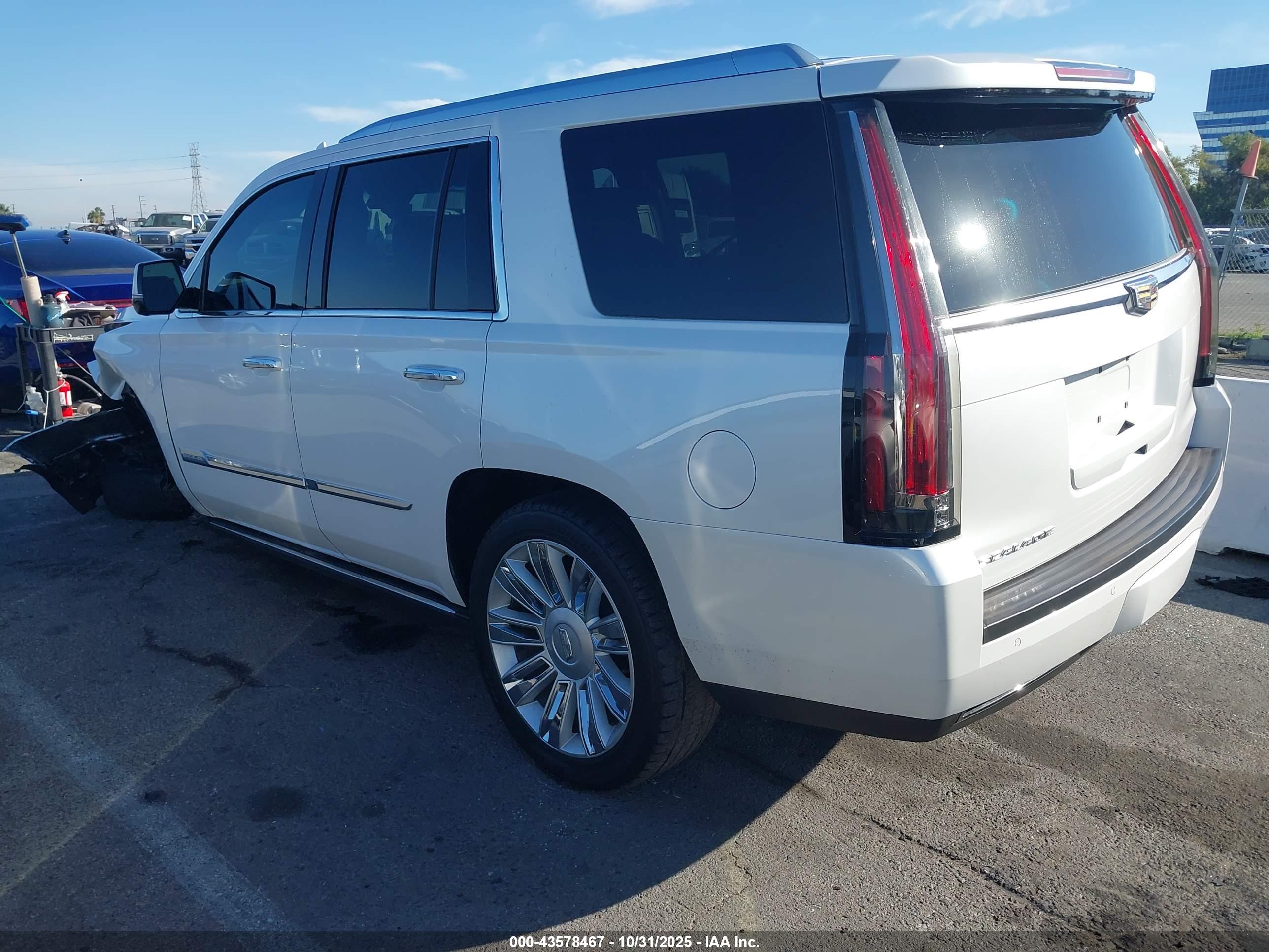 CADILLAC ESCALADE image 3