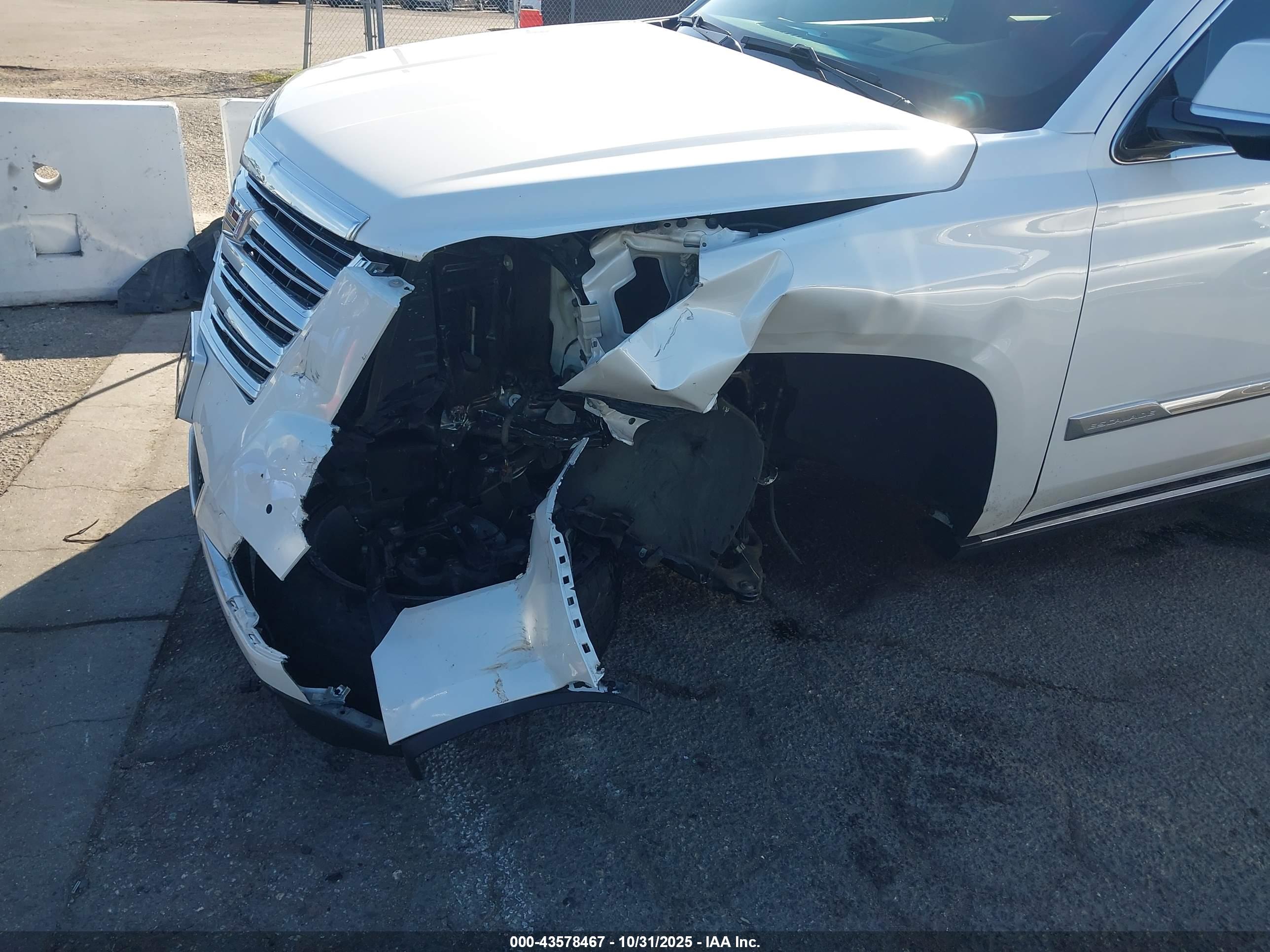 CADILLAC ESCALADE image 6