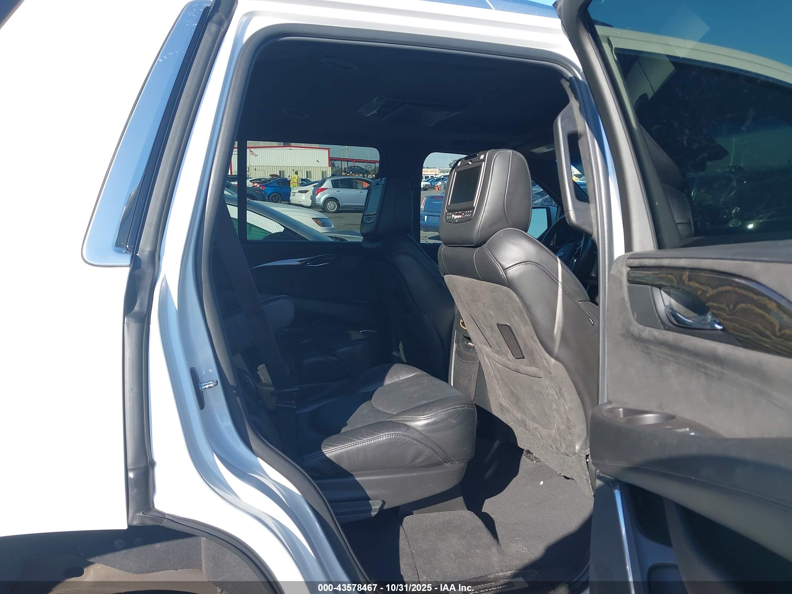 CADILLAC ESCALADE image 8