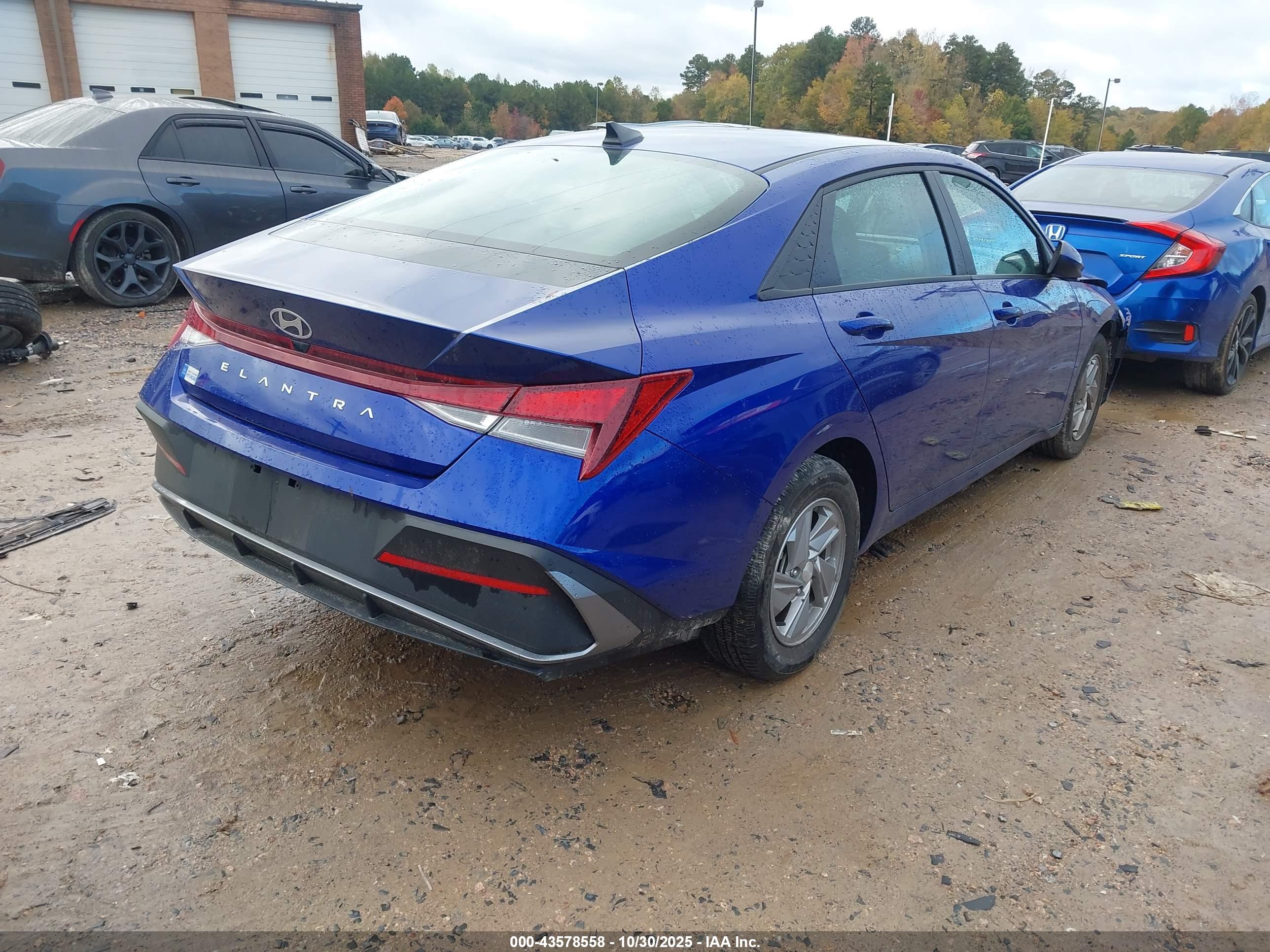 HYUNDAI ELANTRA image 4