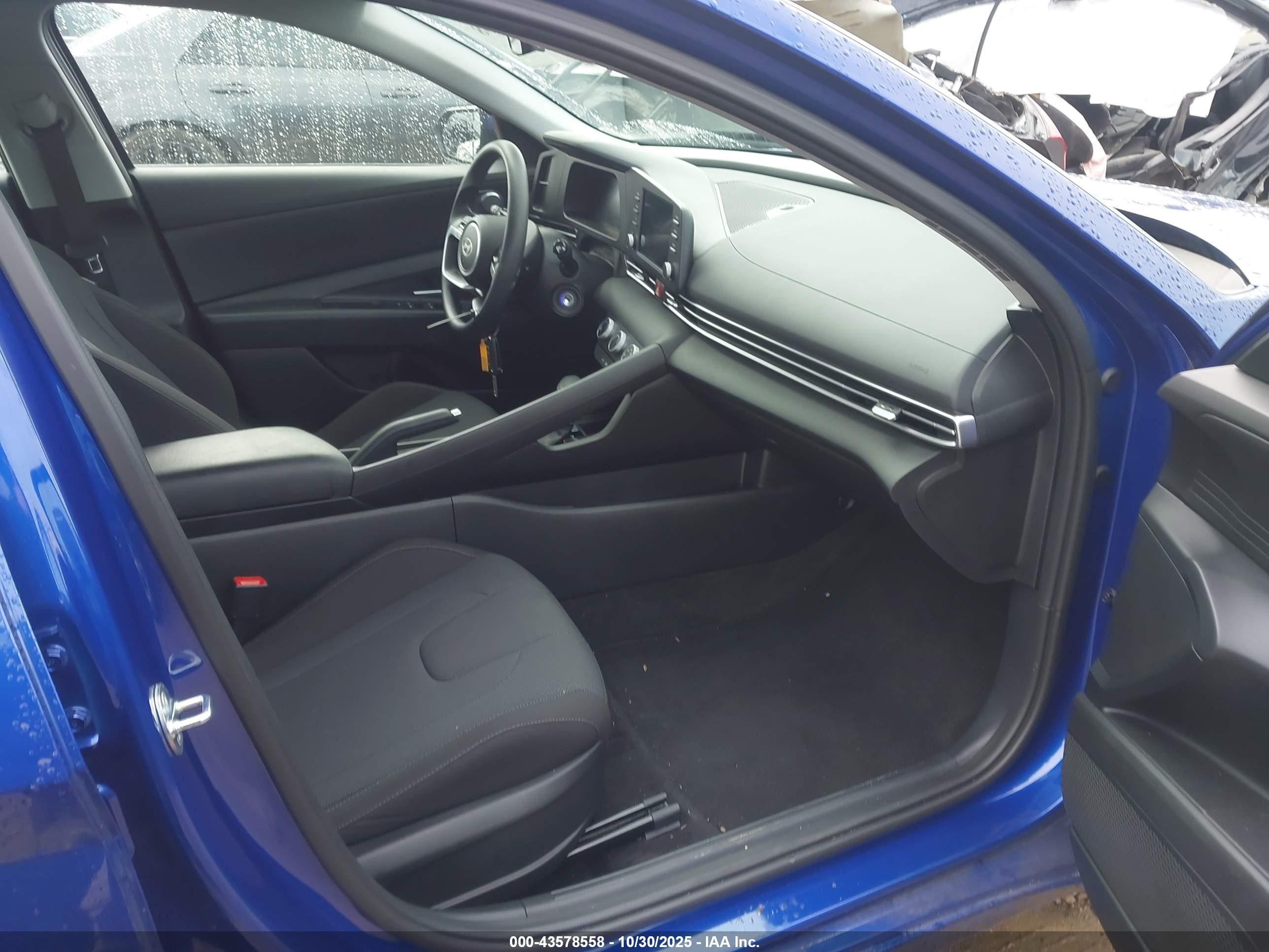 HYUNDAI ELANTRA image 5
