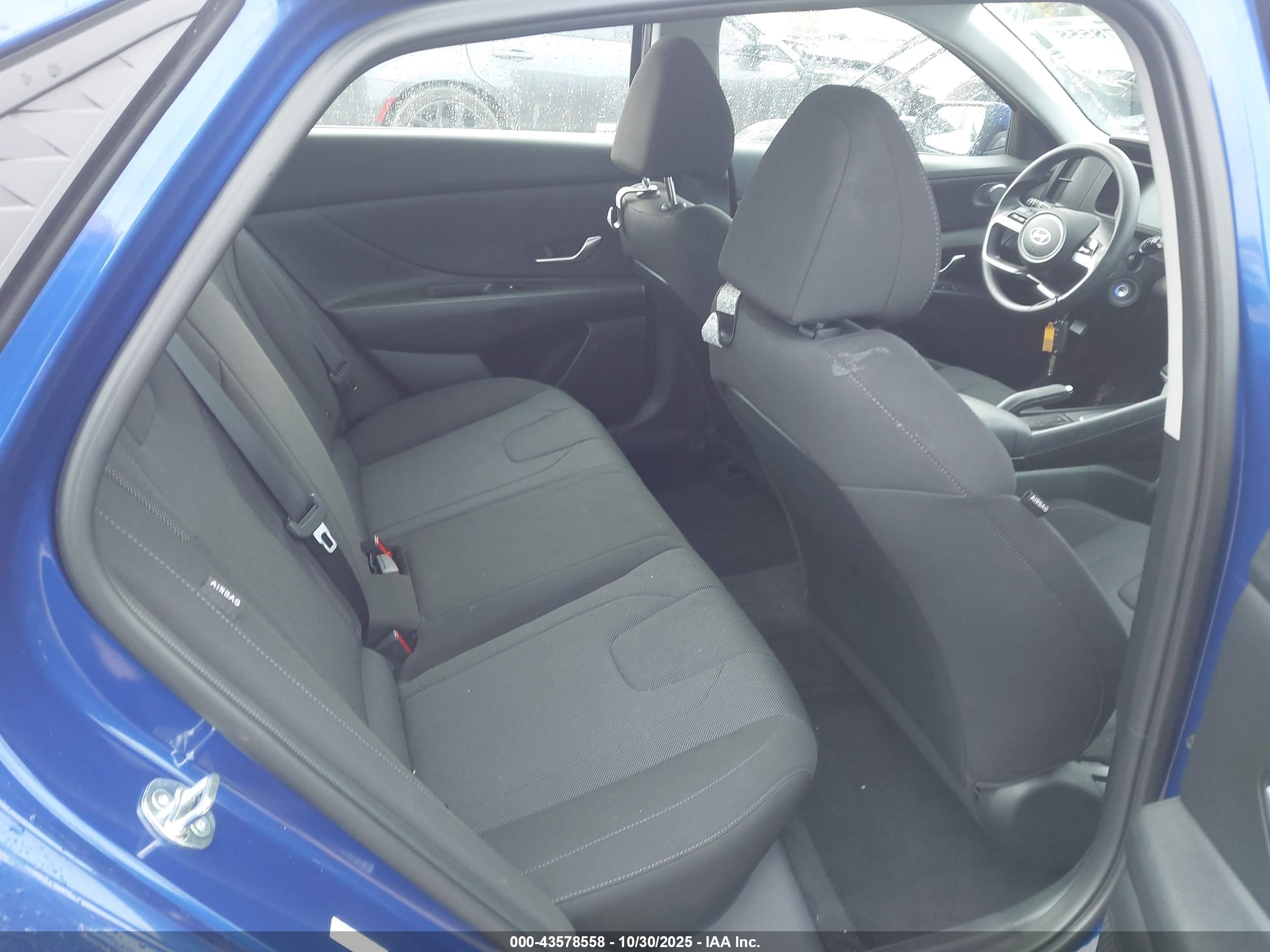 HYUNDAI ELANTRA image 8