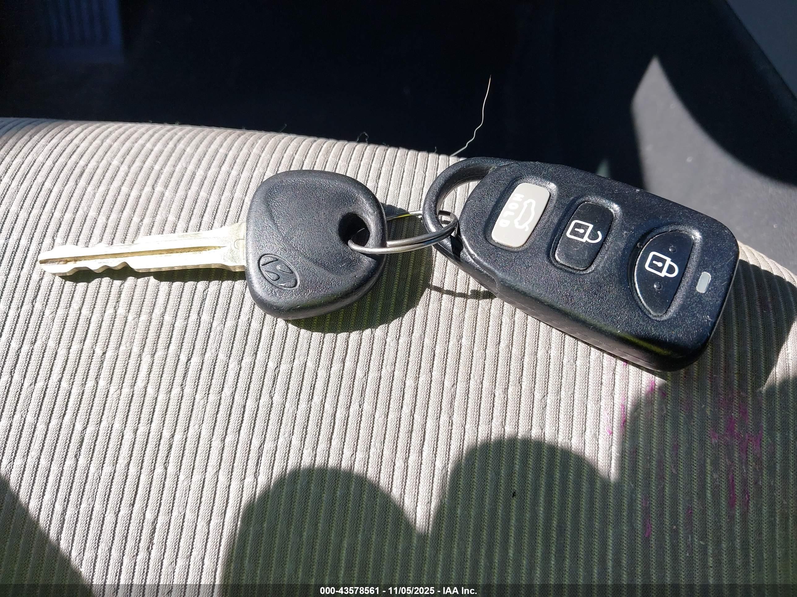 HYUNDAI ELANTRA image 11