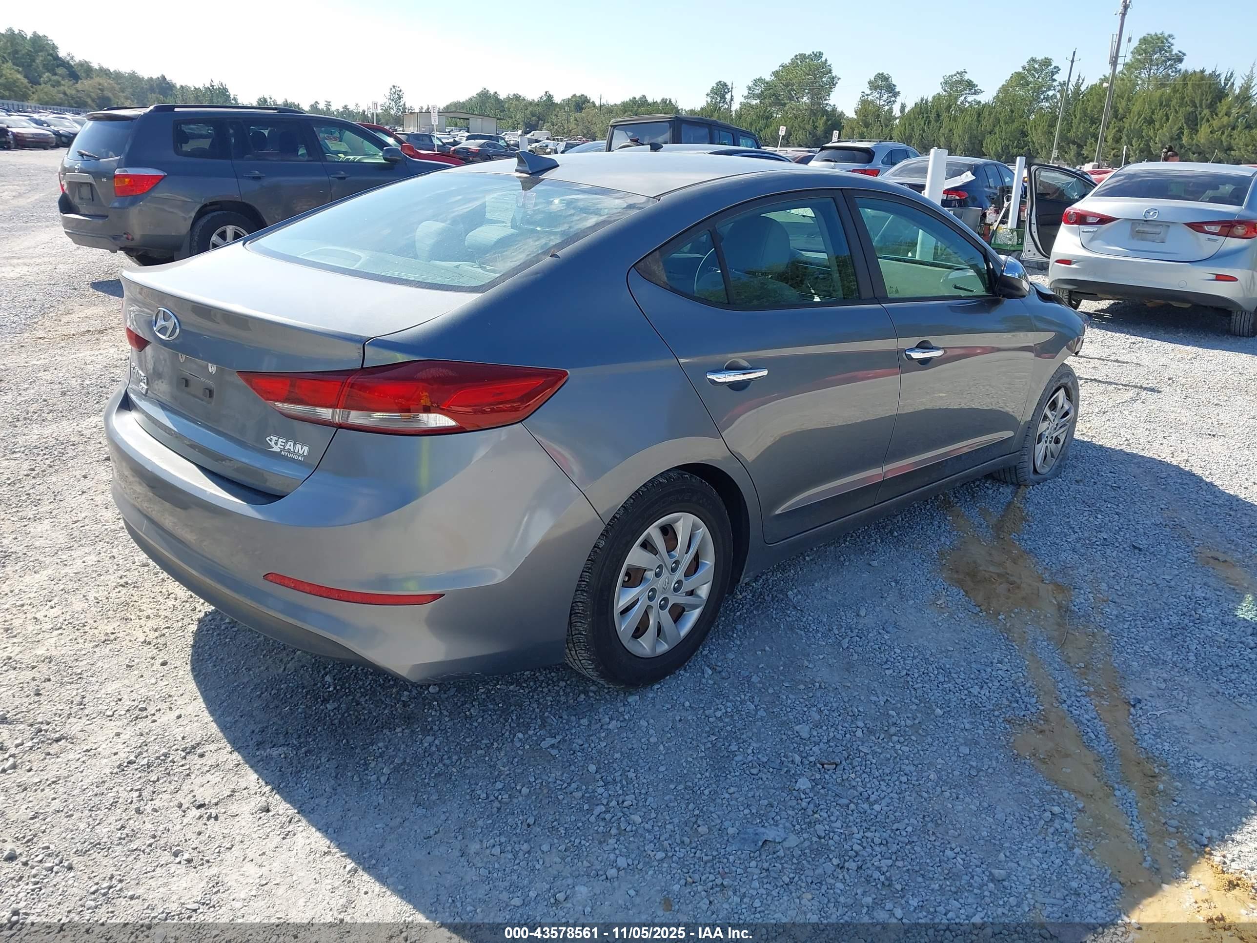 HYUNDAI ELANTRA image 4