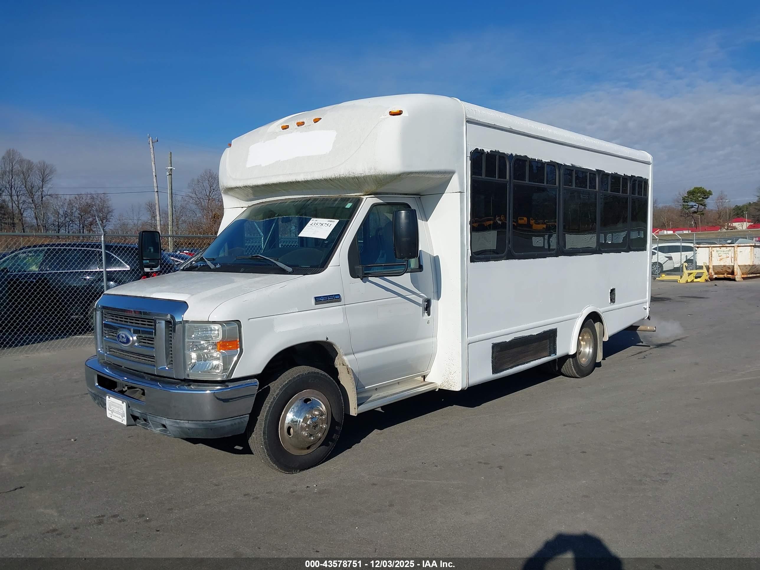 FORD E-350 image 2
