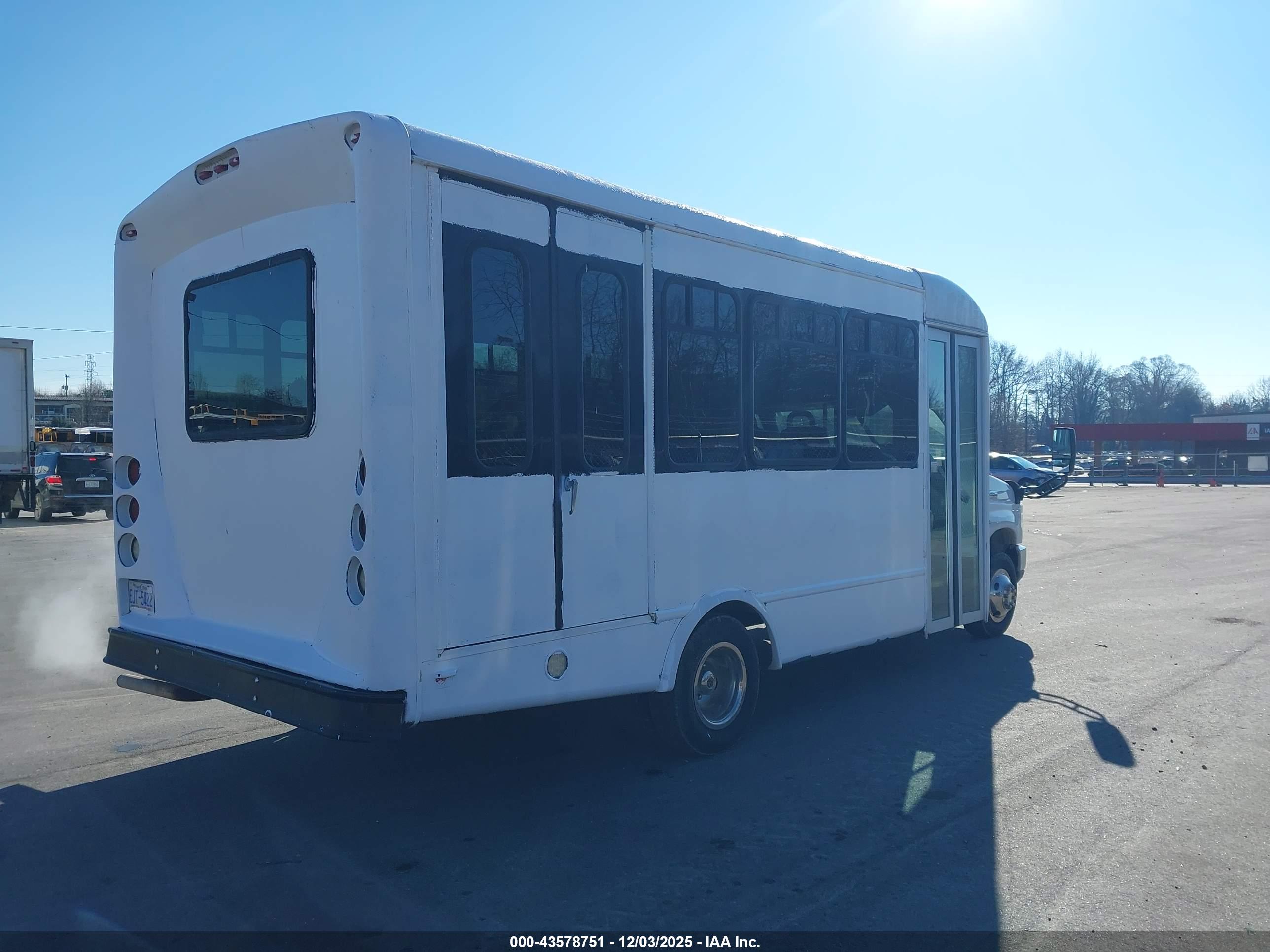 FORD E-350 image 4