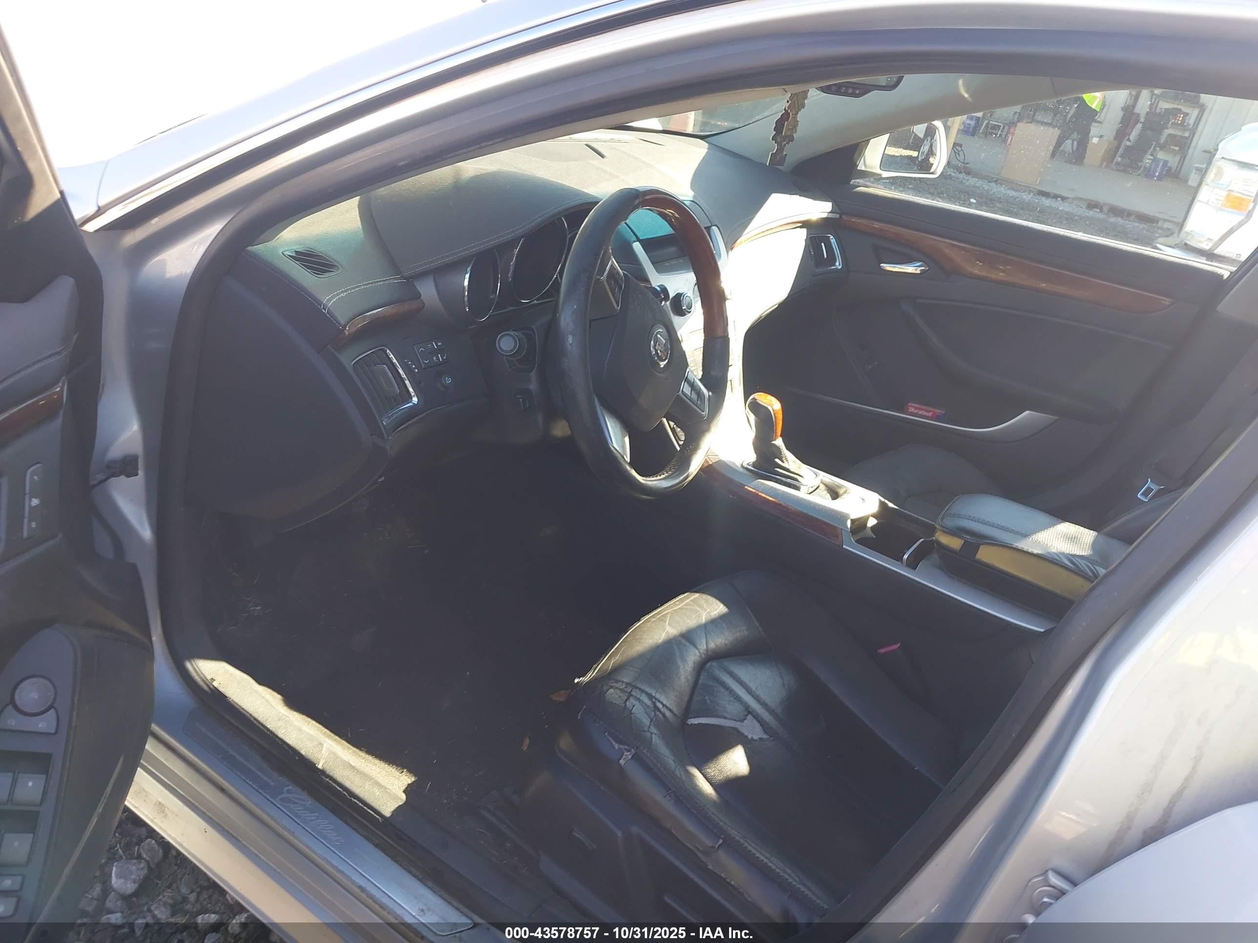 CADILLAC CTS image 5