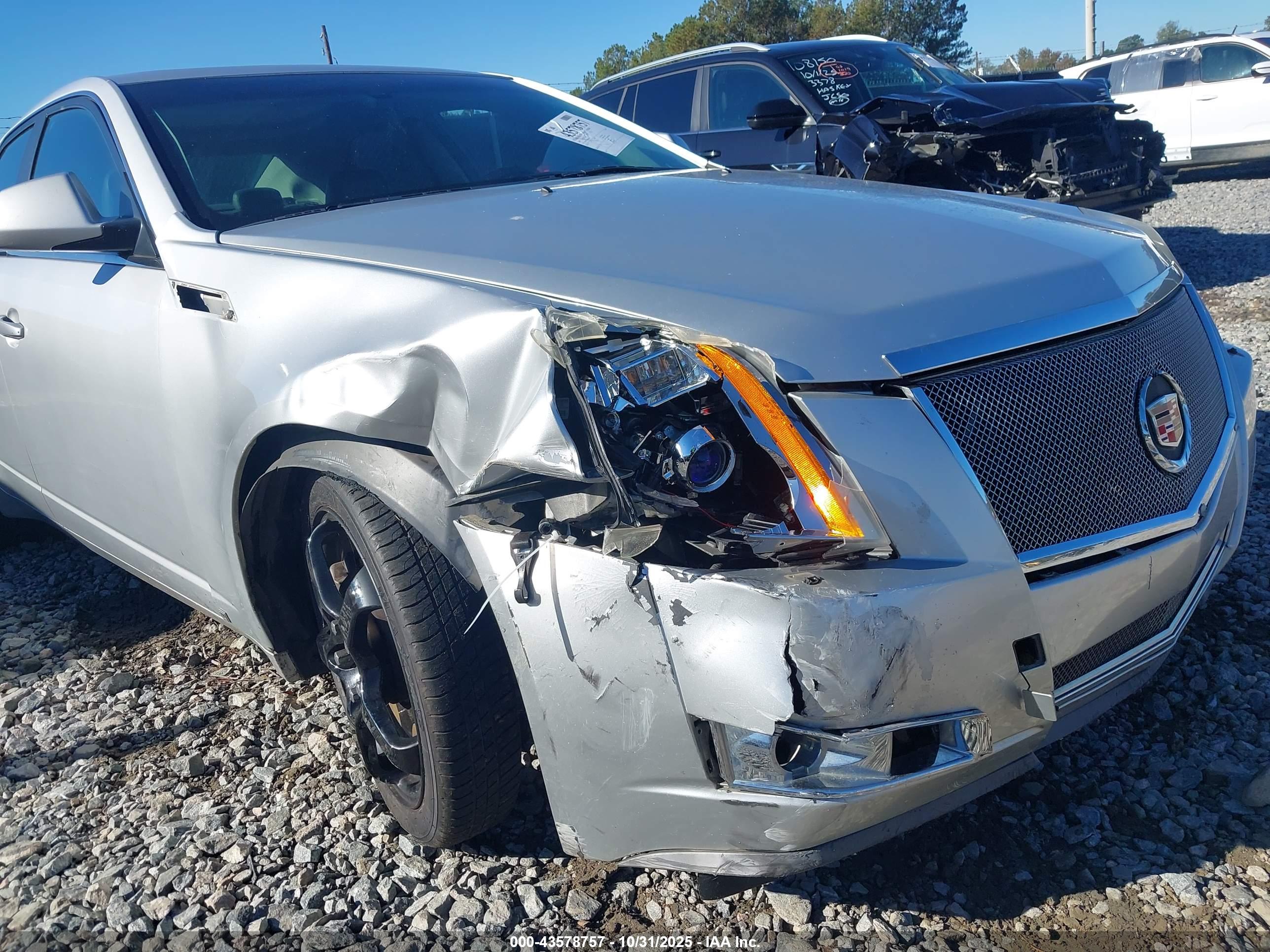 CADILLAC CTS image 6