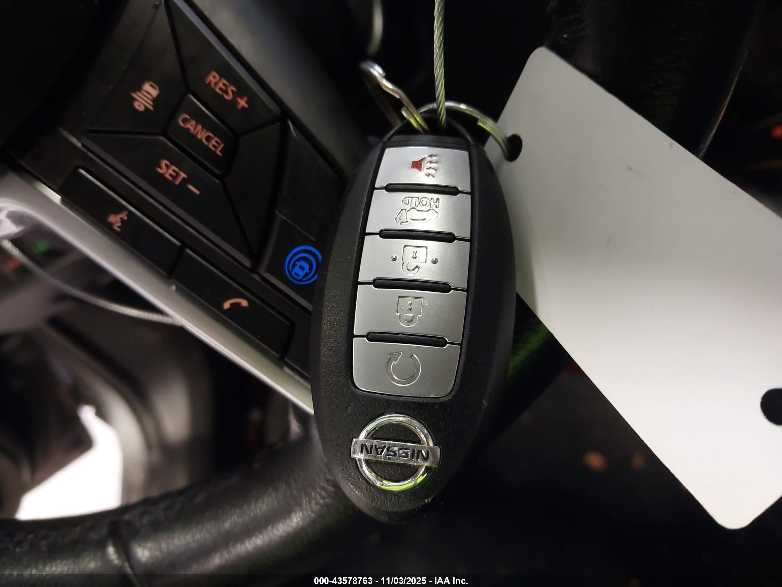 NISSAN ROGUE image 11