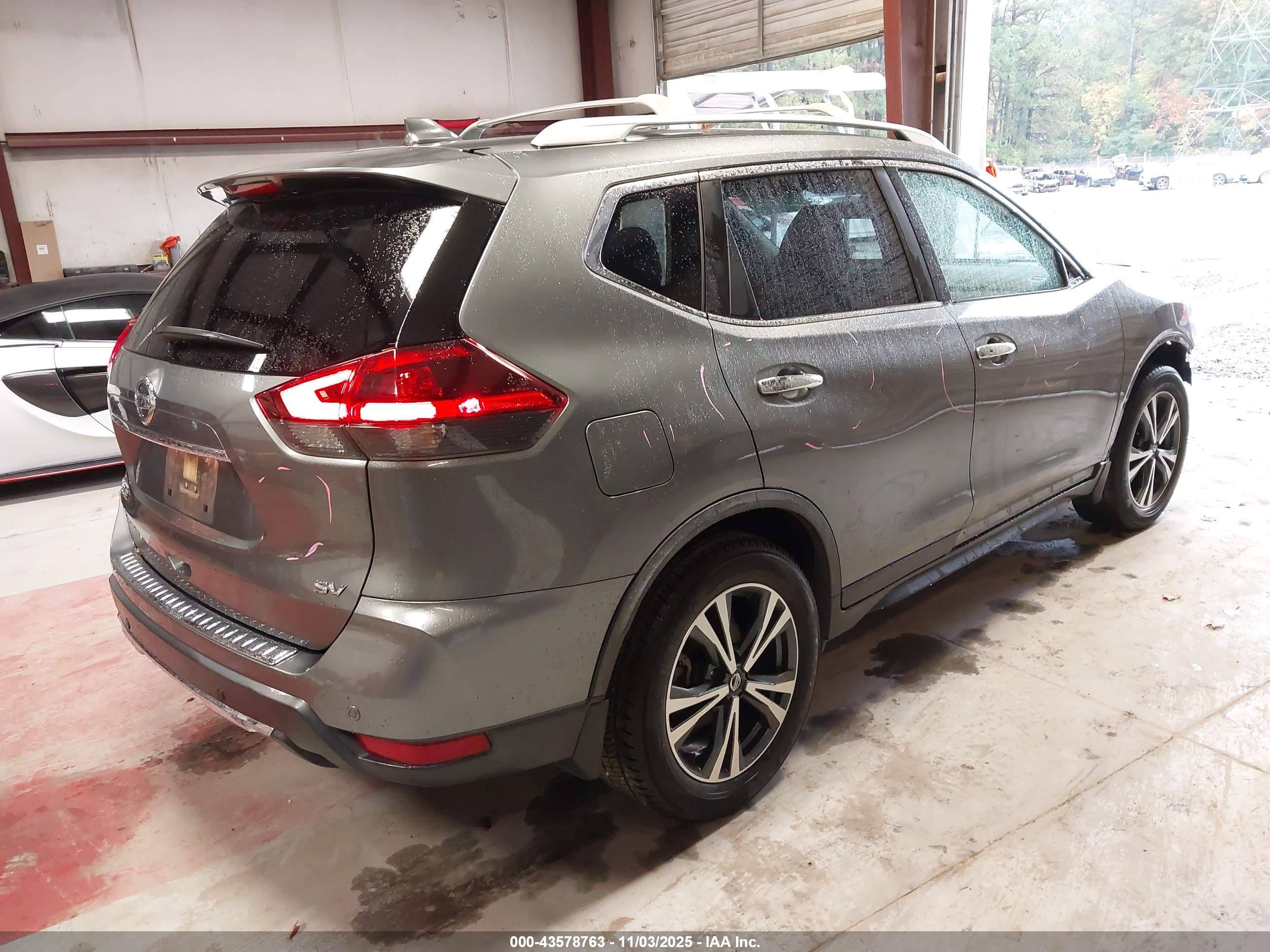 NISSAN ROGUE image 4