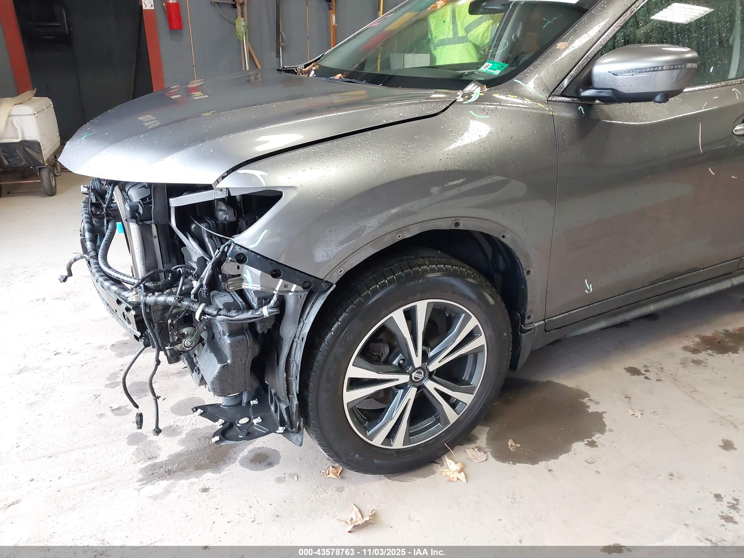 NISSAN ROGUE image 6