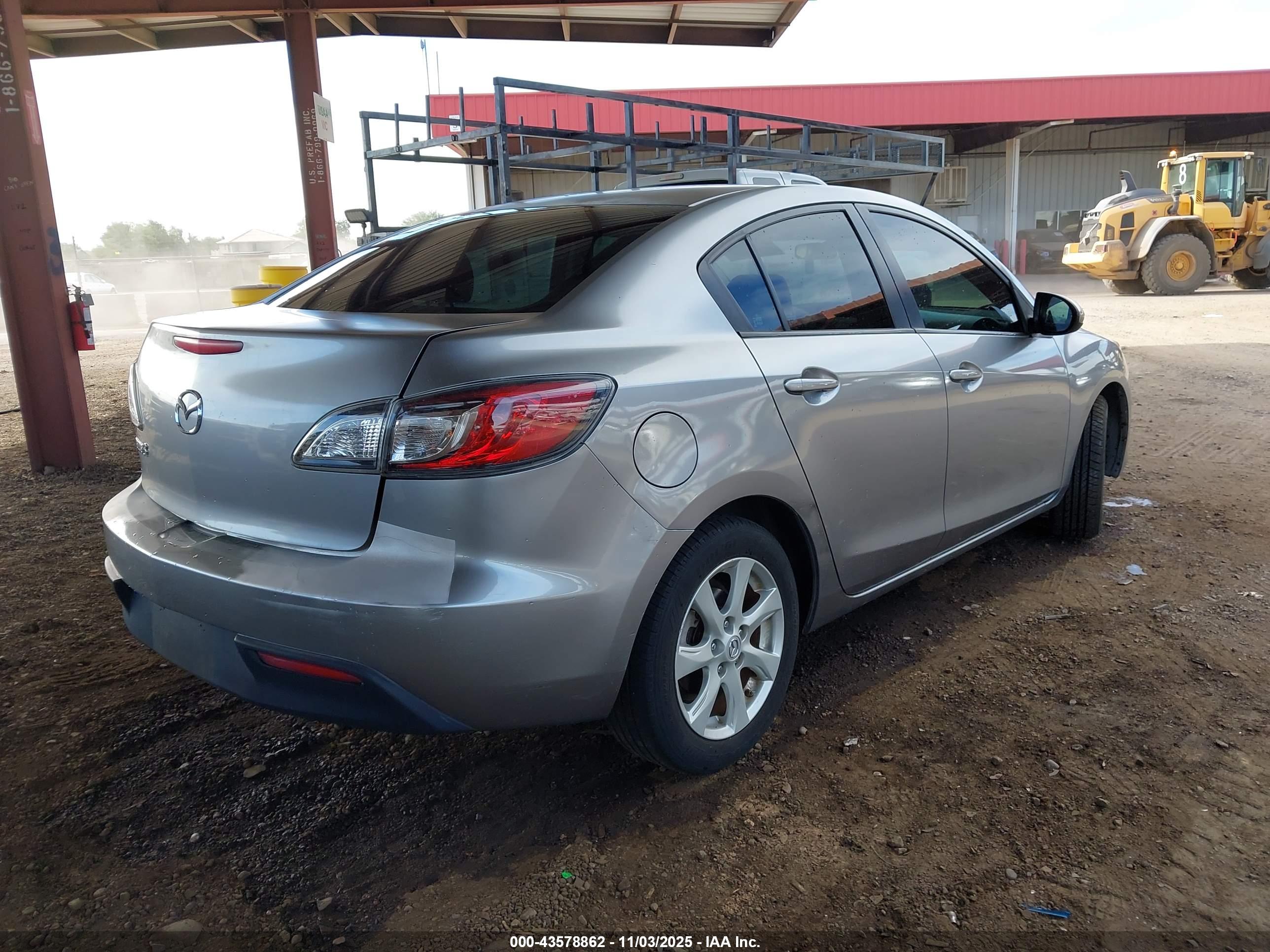 MAZDA MAZDA3 image 4