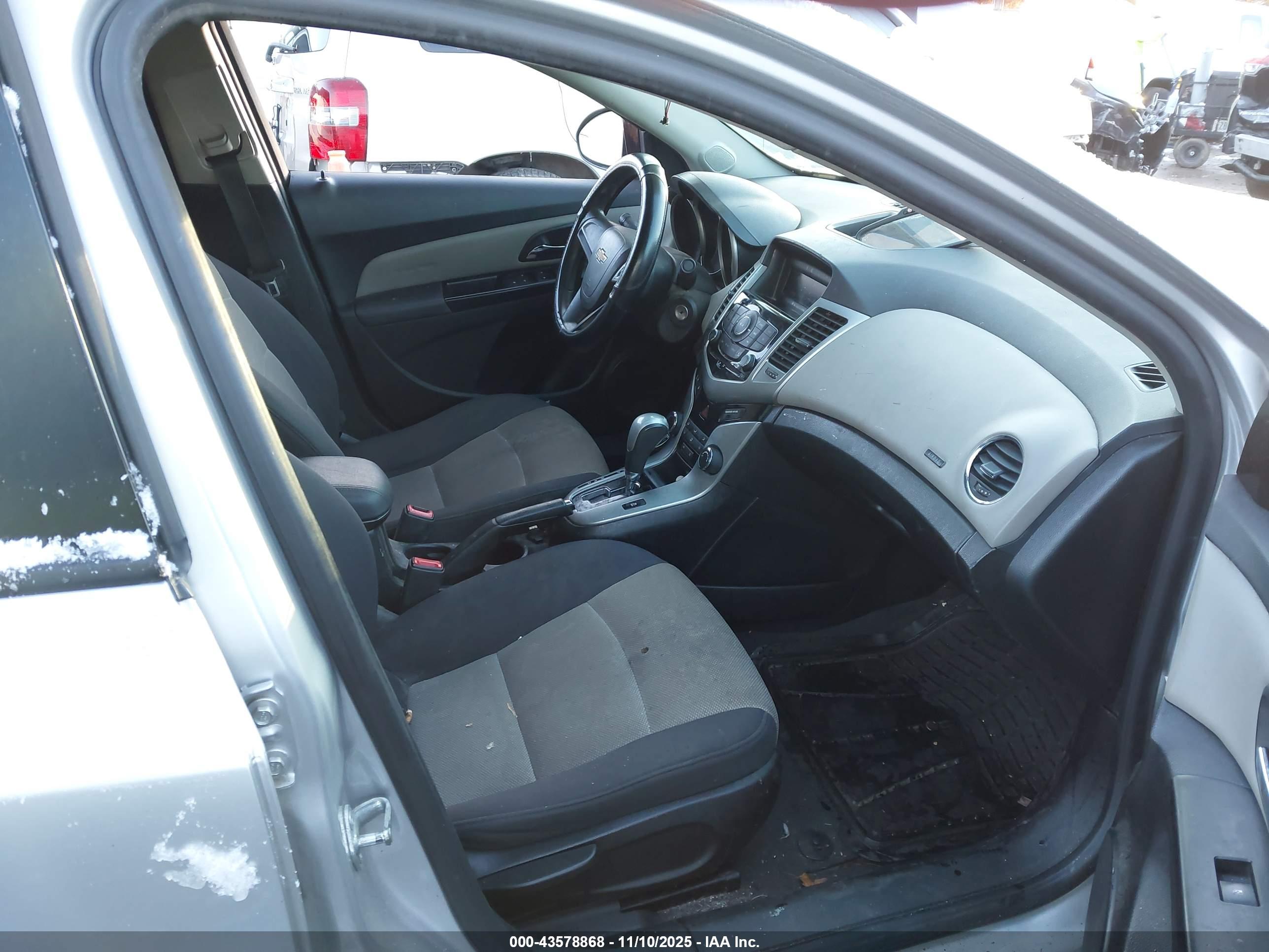 CHEVROLET CRUZE image 5