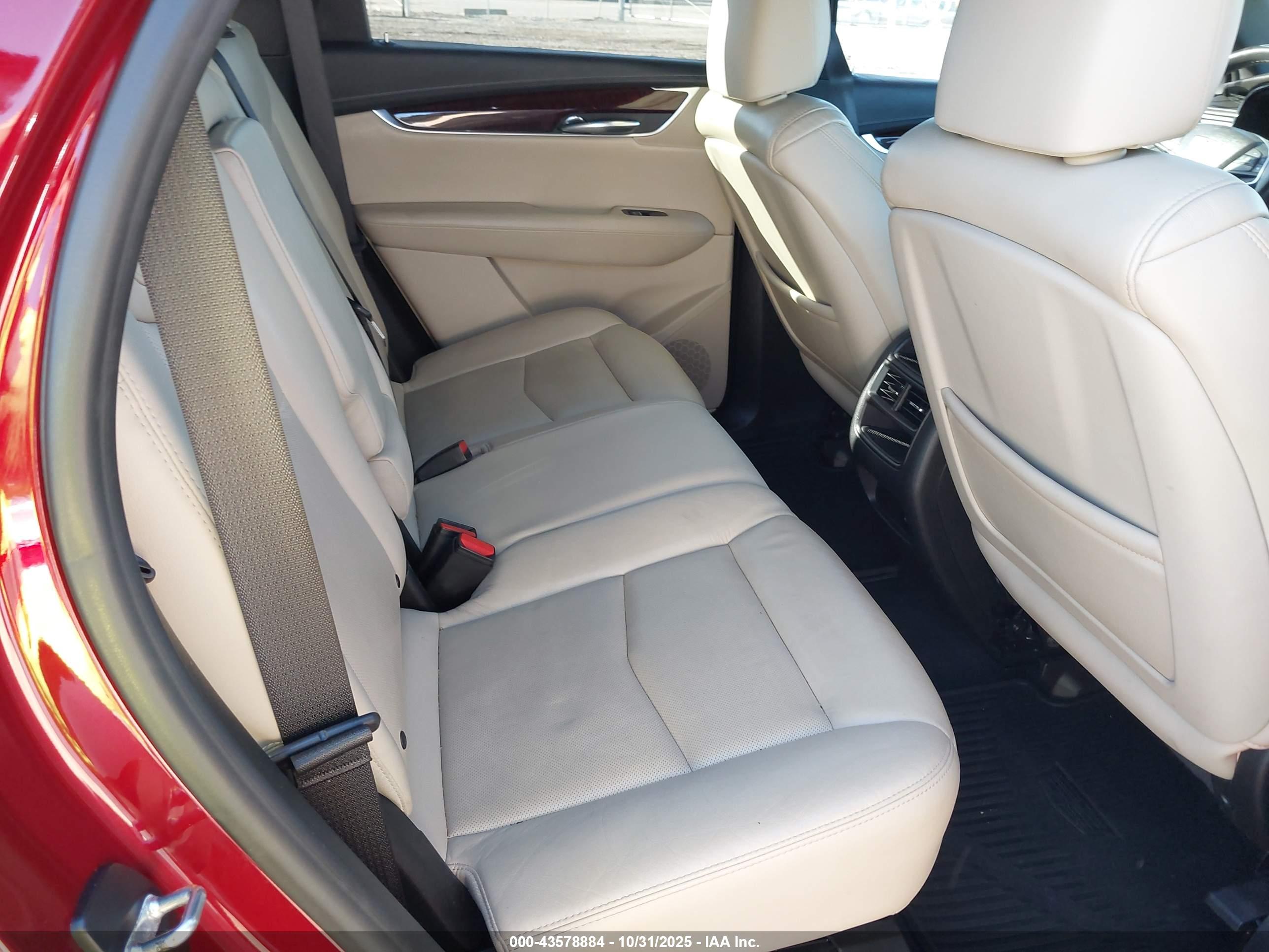 CADILLAC XT5 image 8