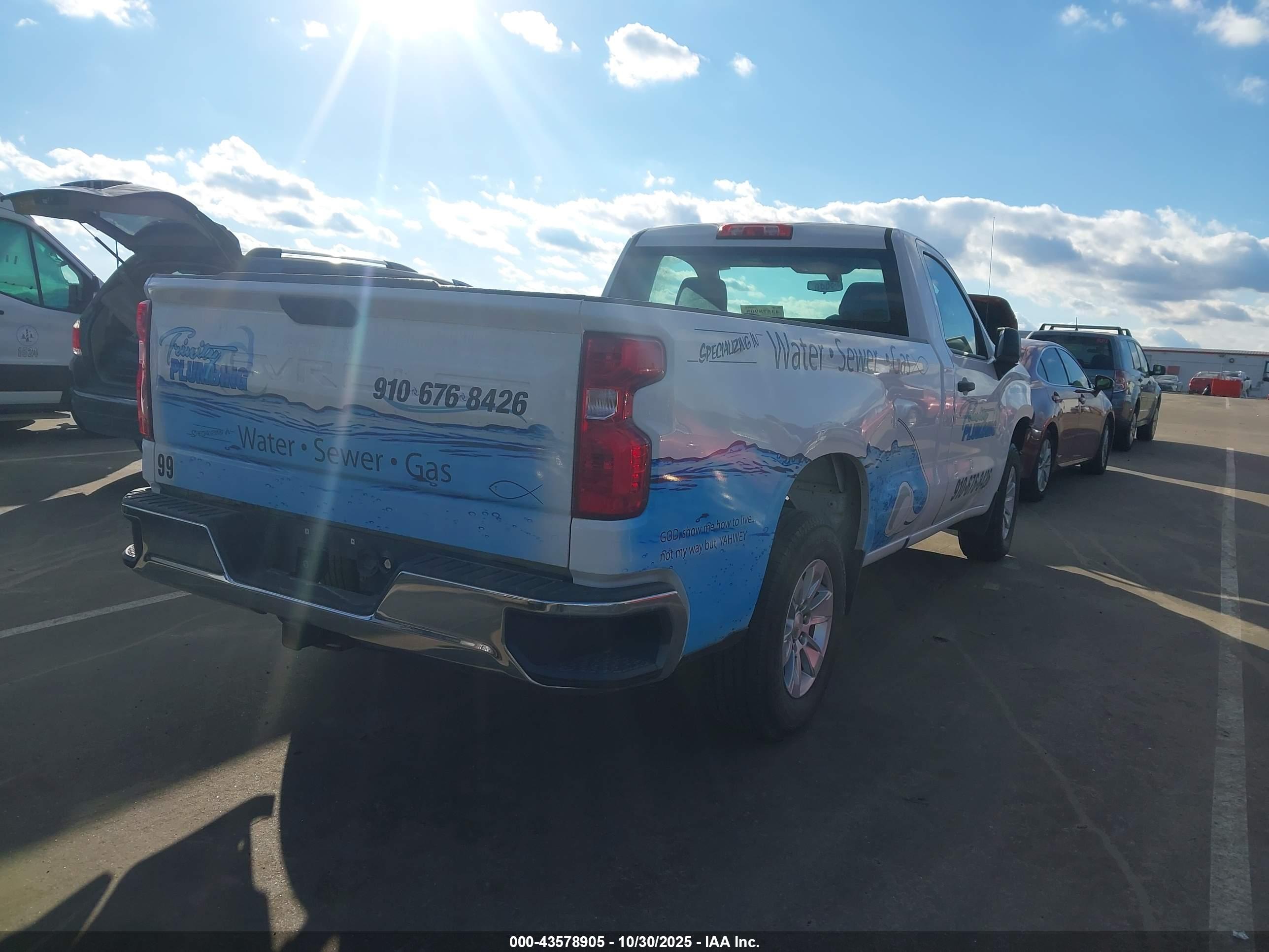 CHEVROLET SILVERADO image 4
