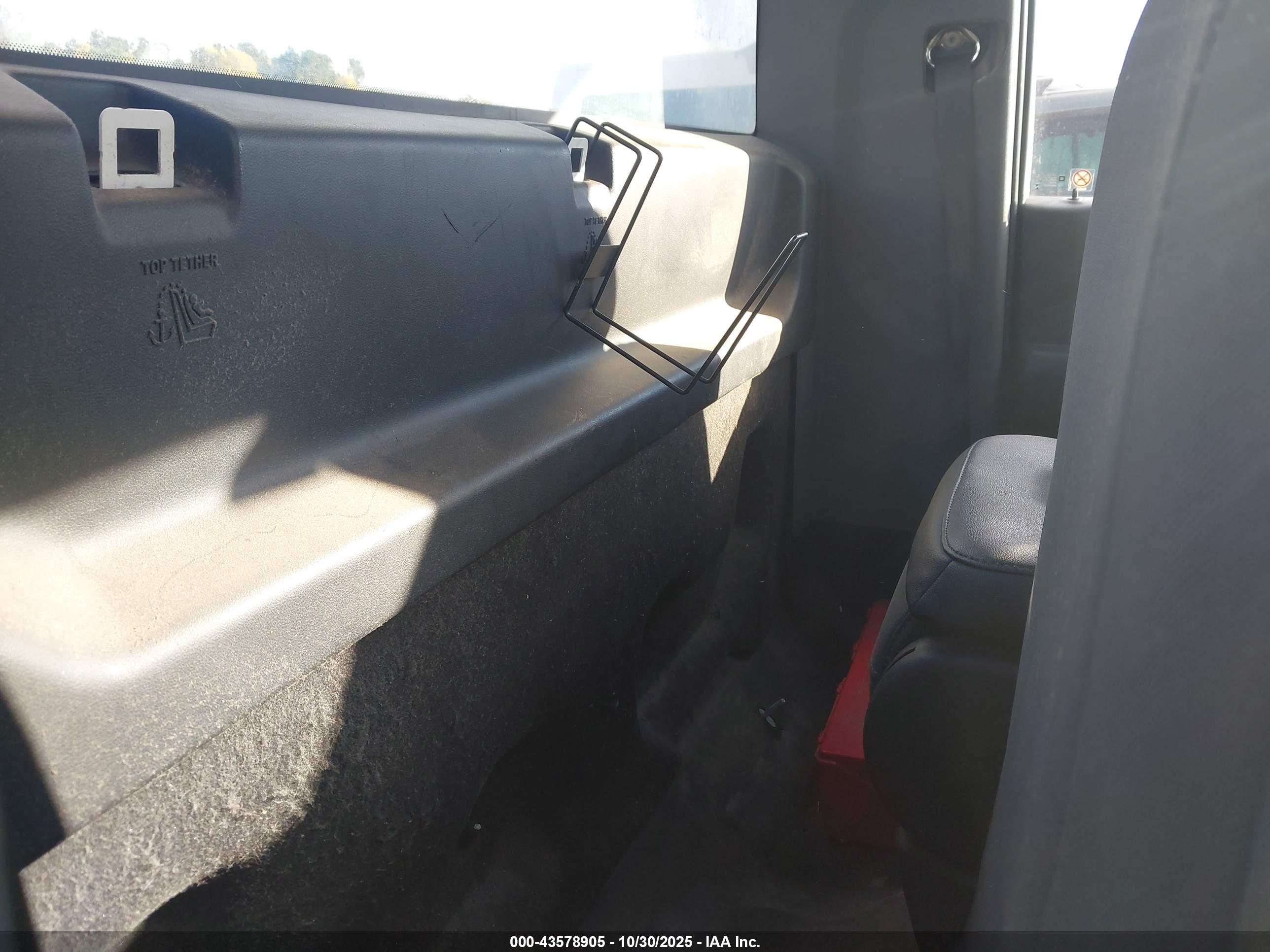 CHEVROLET SILVERADO image 8